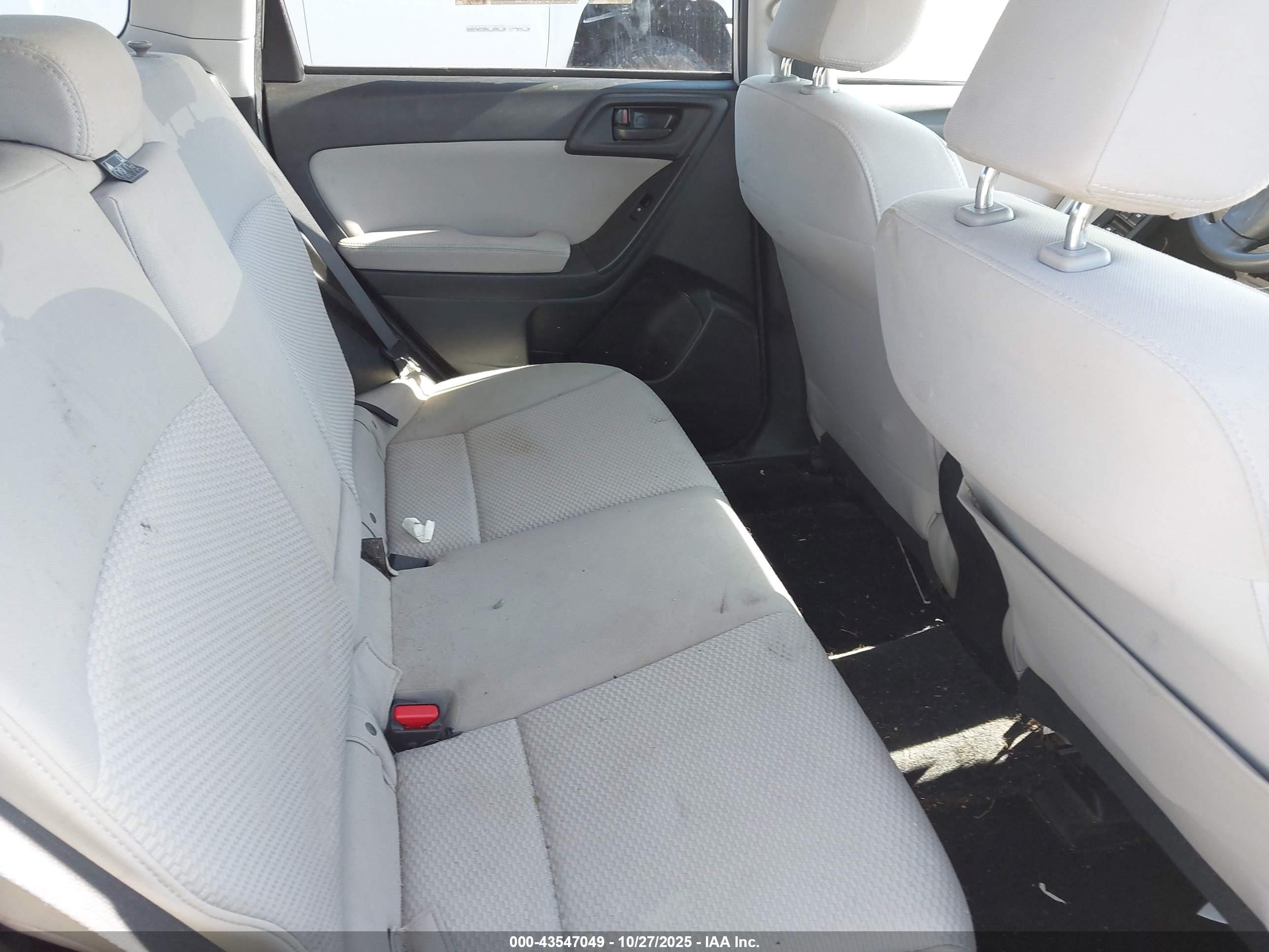SUBARU FORESTER image 8