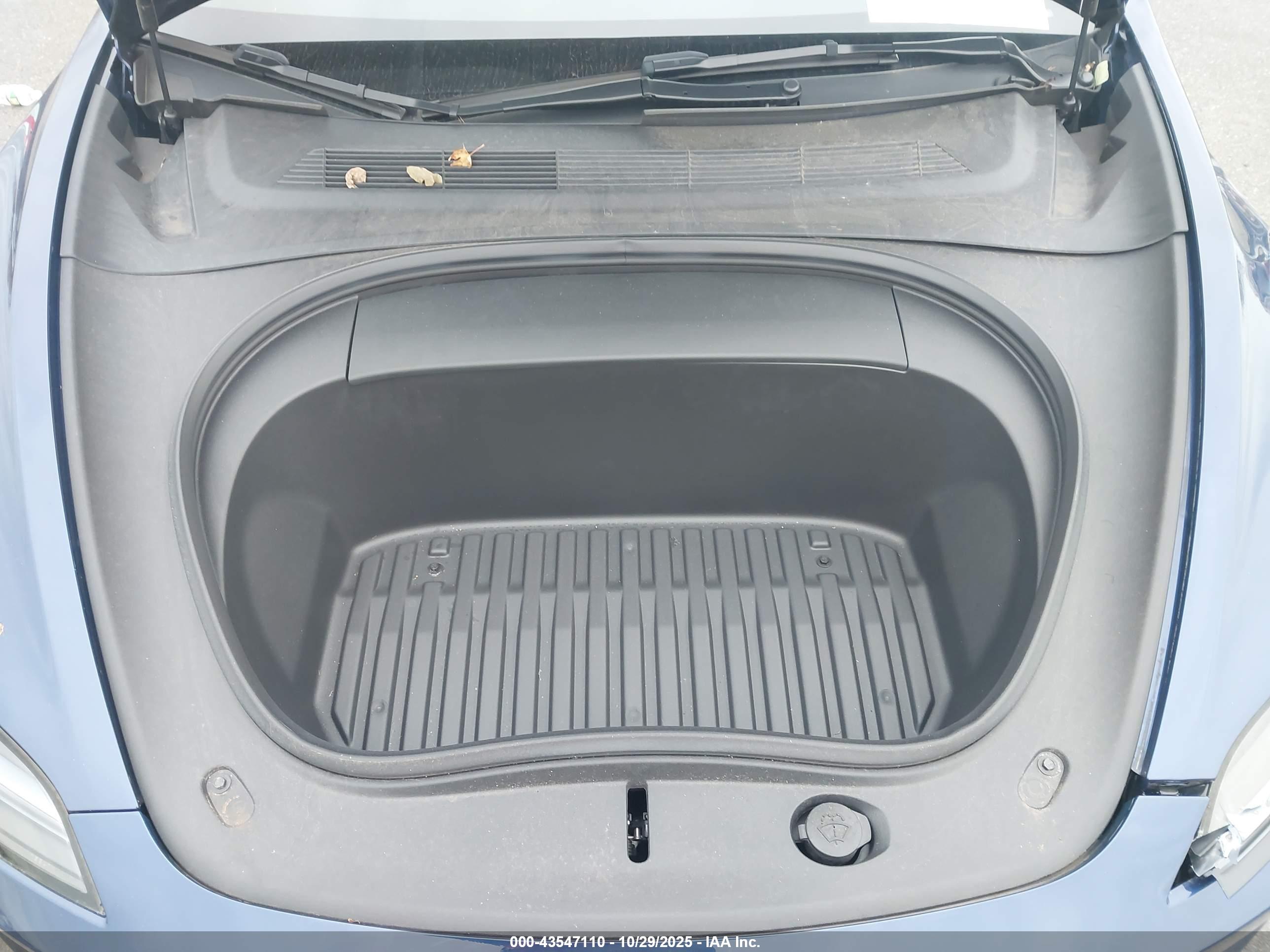 TESLA MODEL image 10