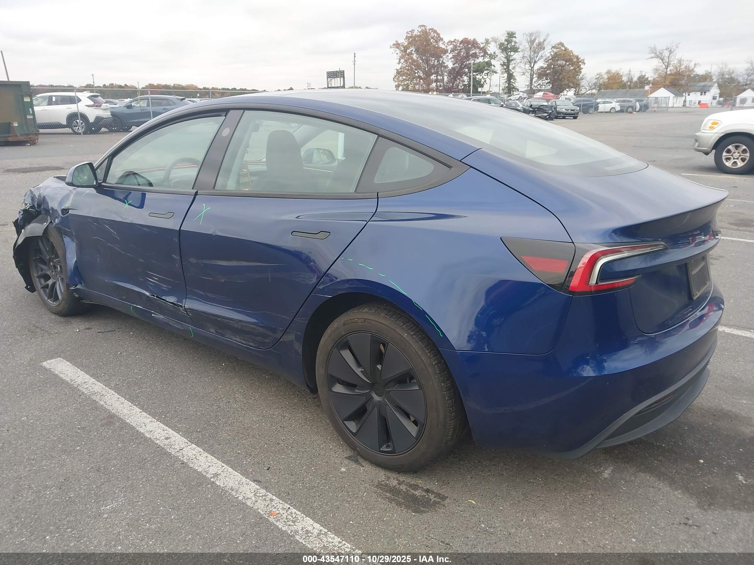 TESLA MODEL image 3