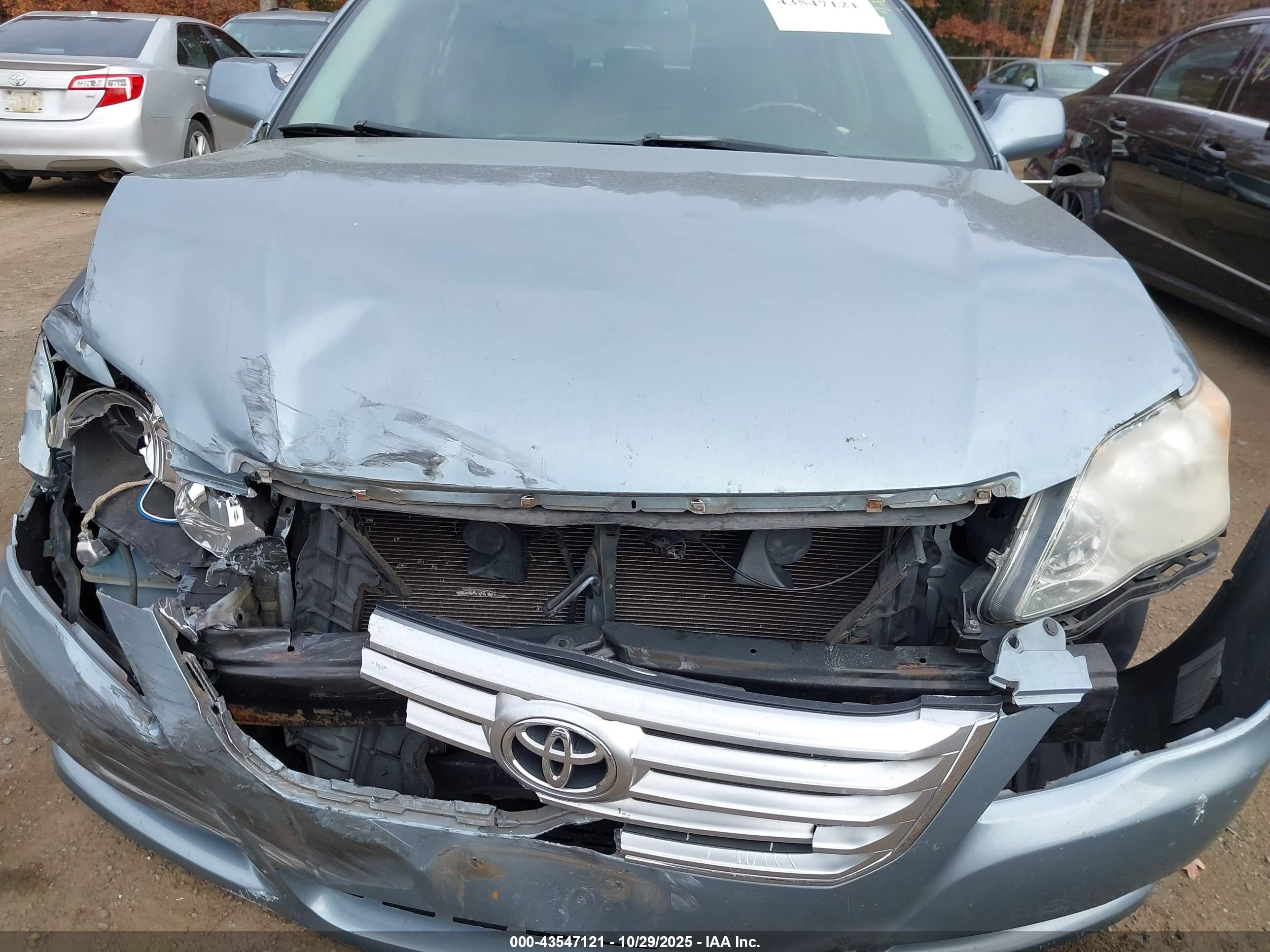 TOYOTA AVALON image 10