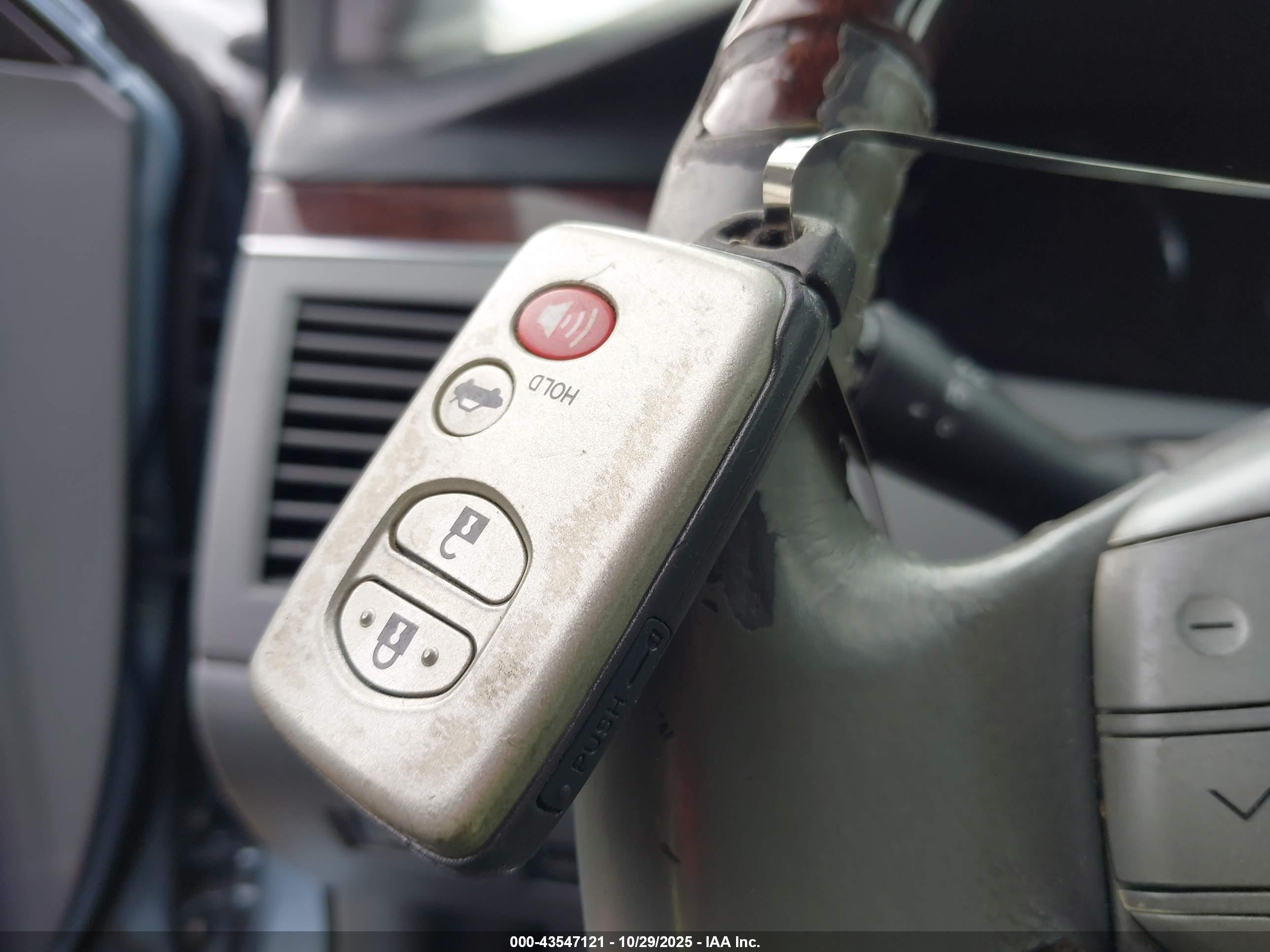 TOYOTA AVALON image 11