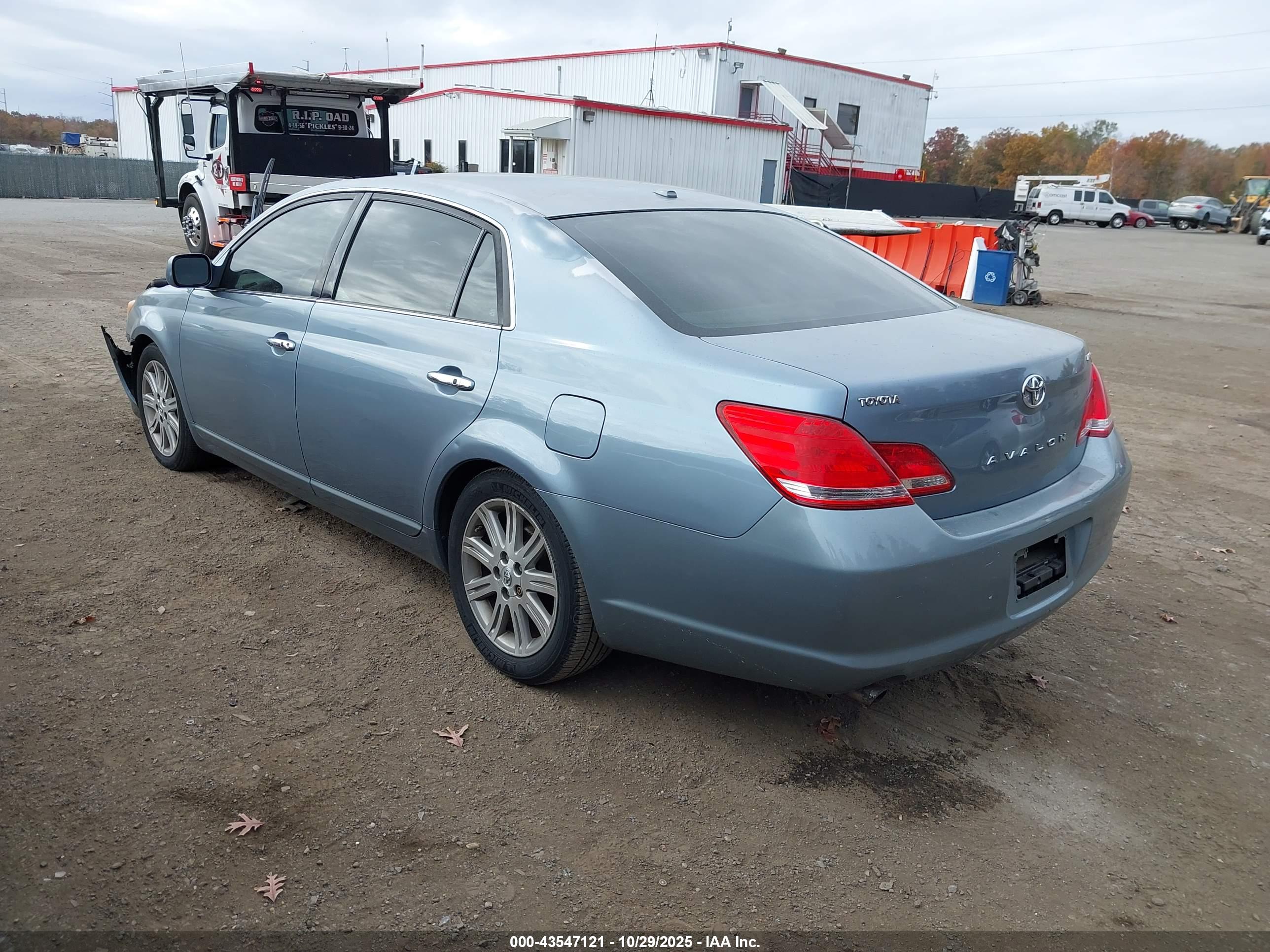TOYOTA AVALON image 3