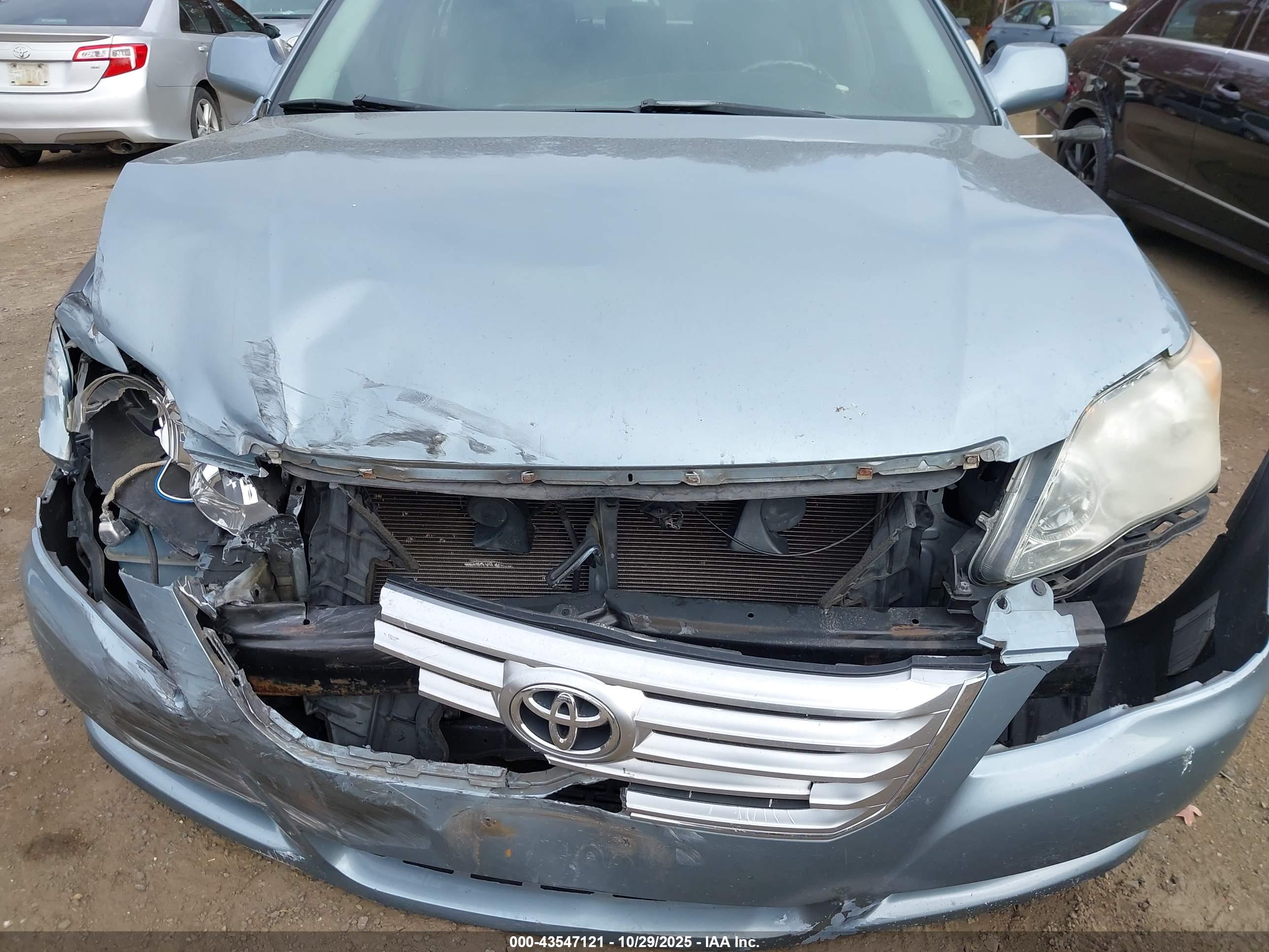 TOYOTA AVALON image 6