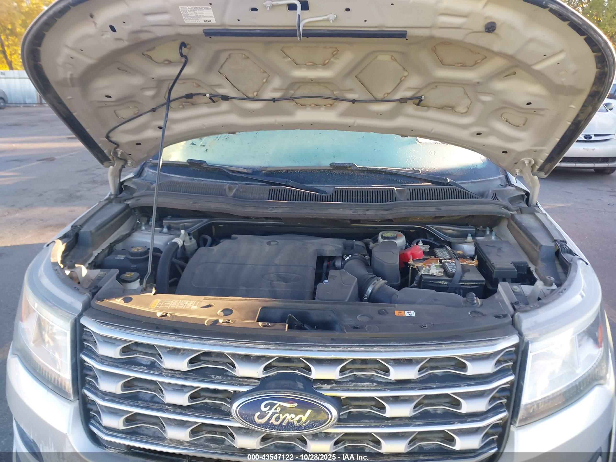 FORD EXPLORER image 10