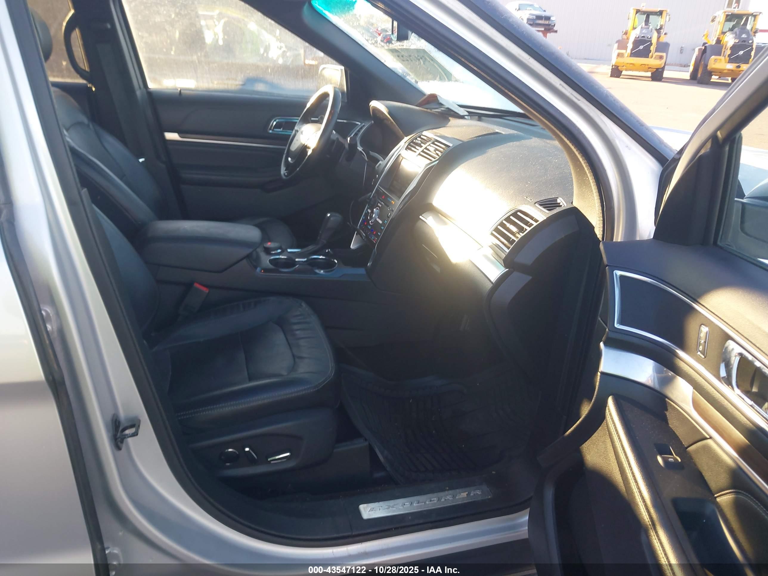 FORD EXPLORER image 5