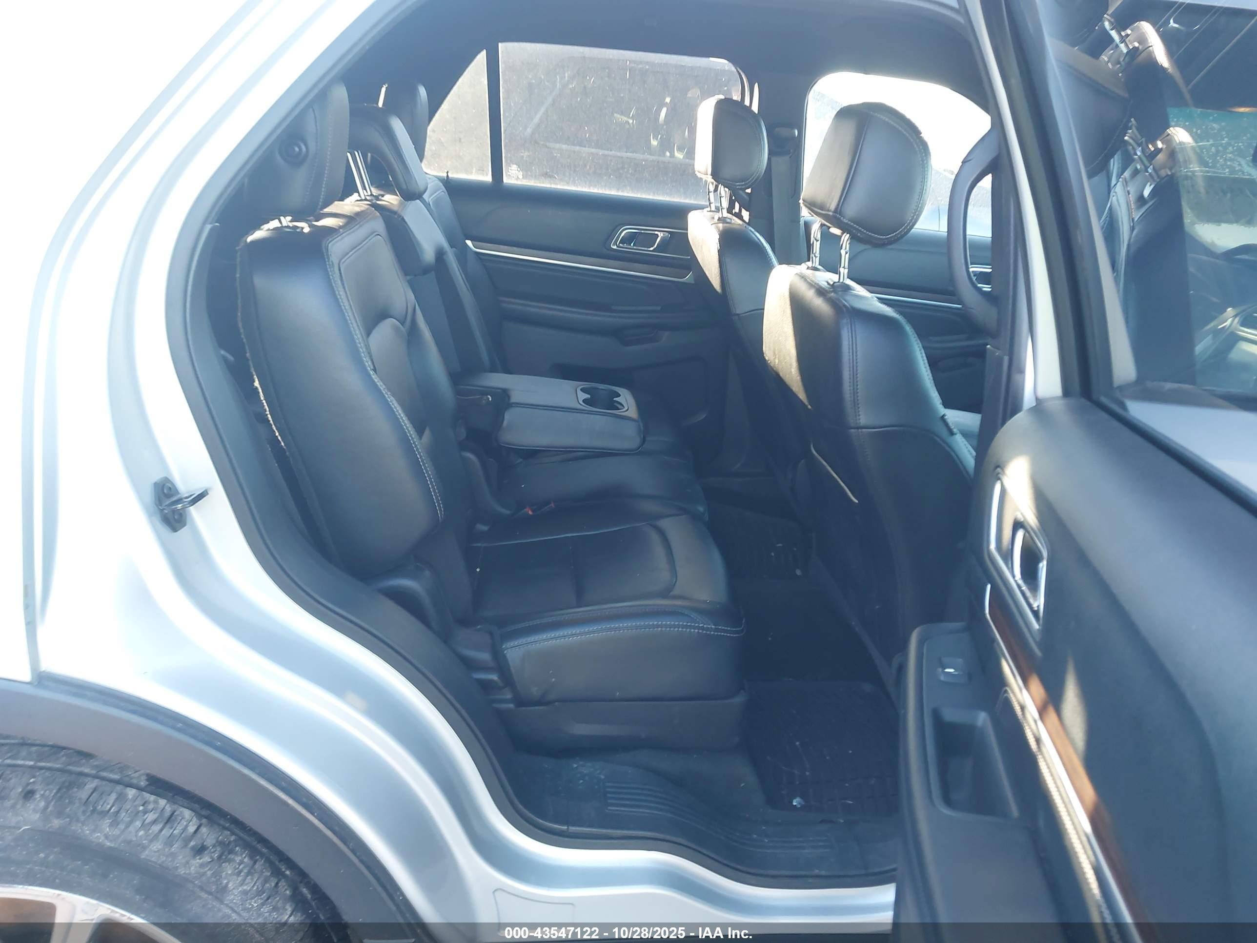 FORD EXPLORER image 8