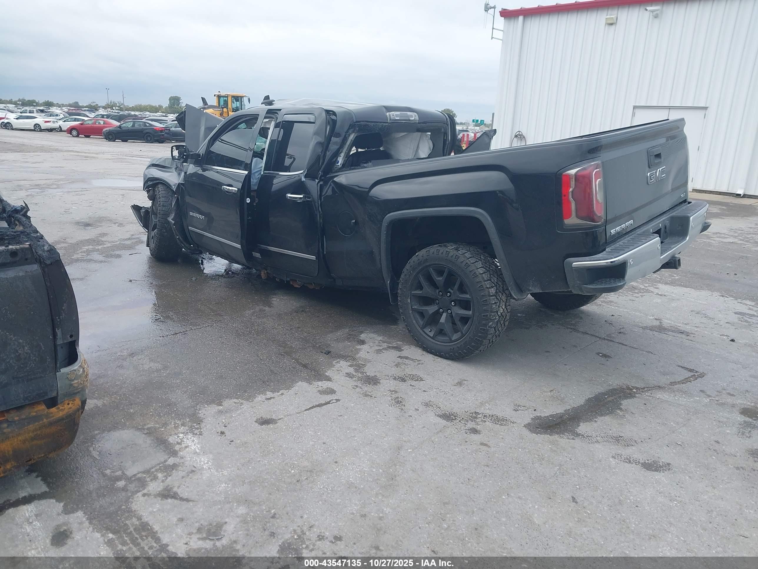 GMC SIERRA image 3