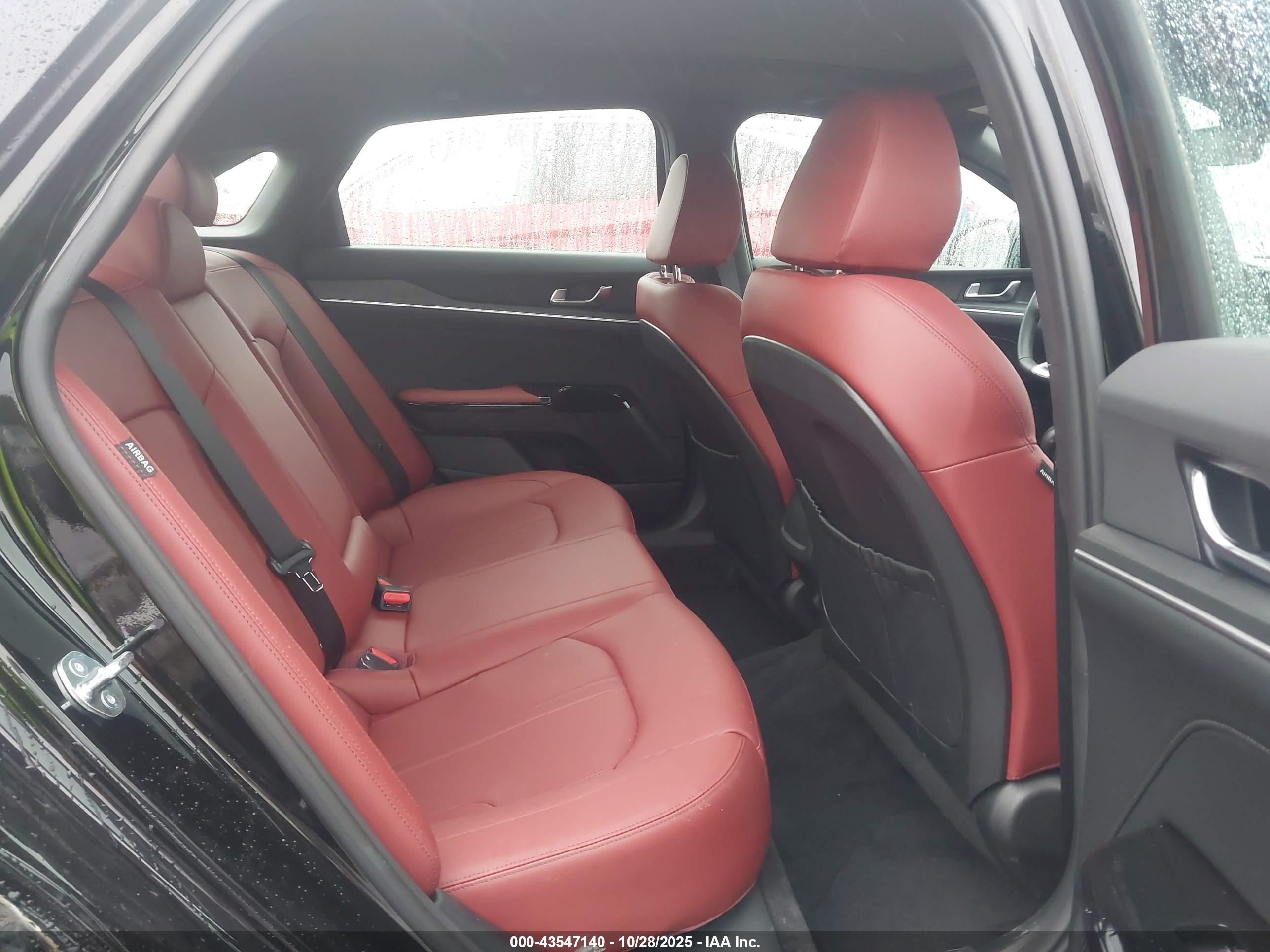 KIA K5 image 8