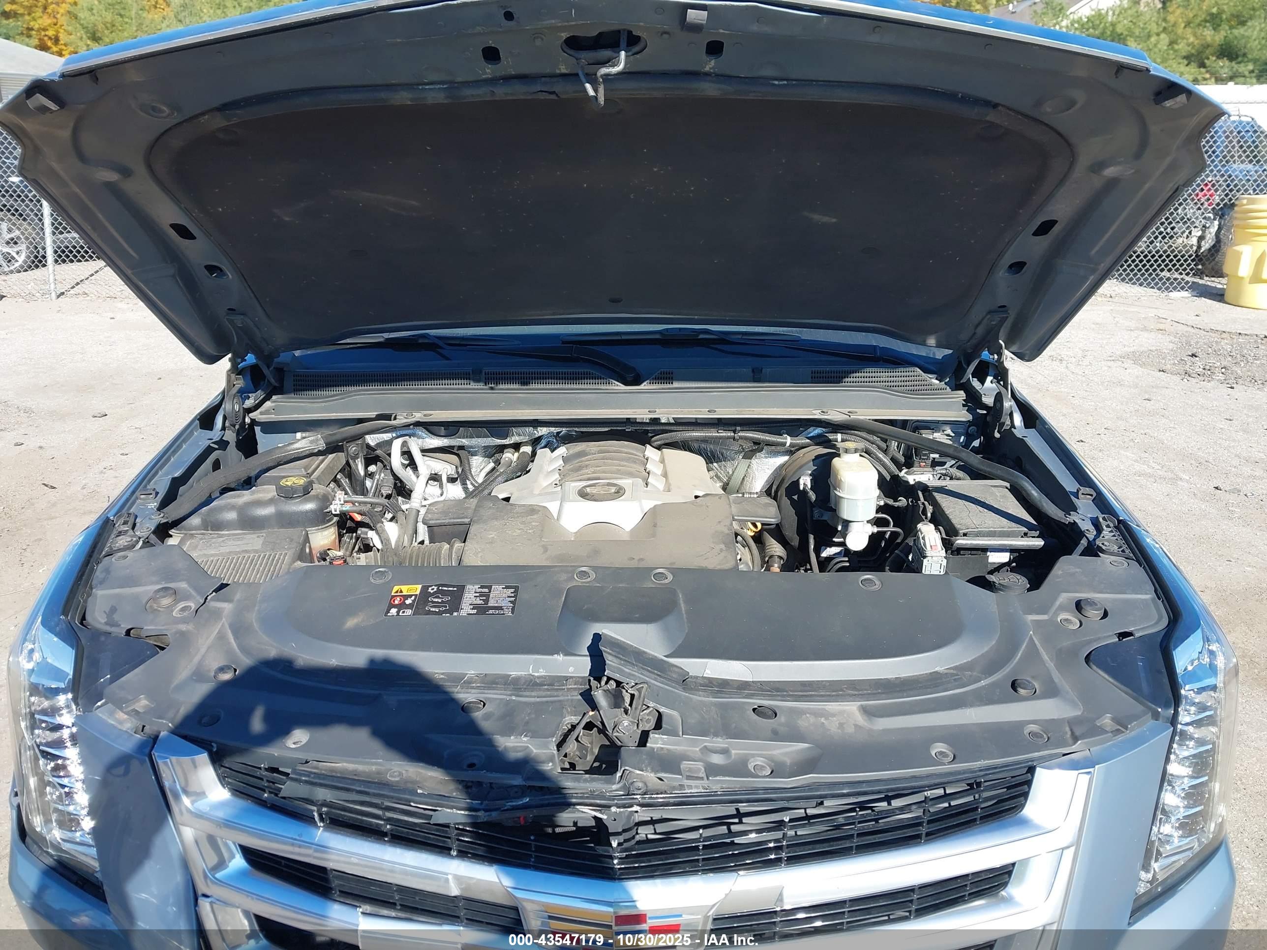 CADILLAC ESCALADE image 10