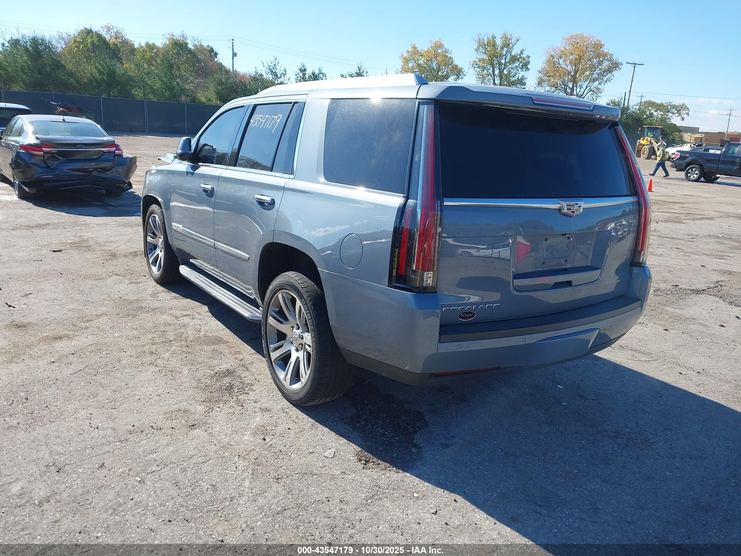 CADILLAC ESCALADE image 3