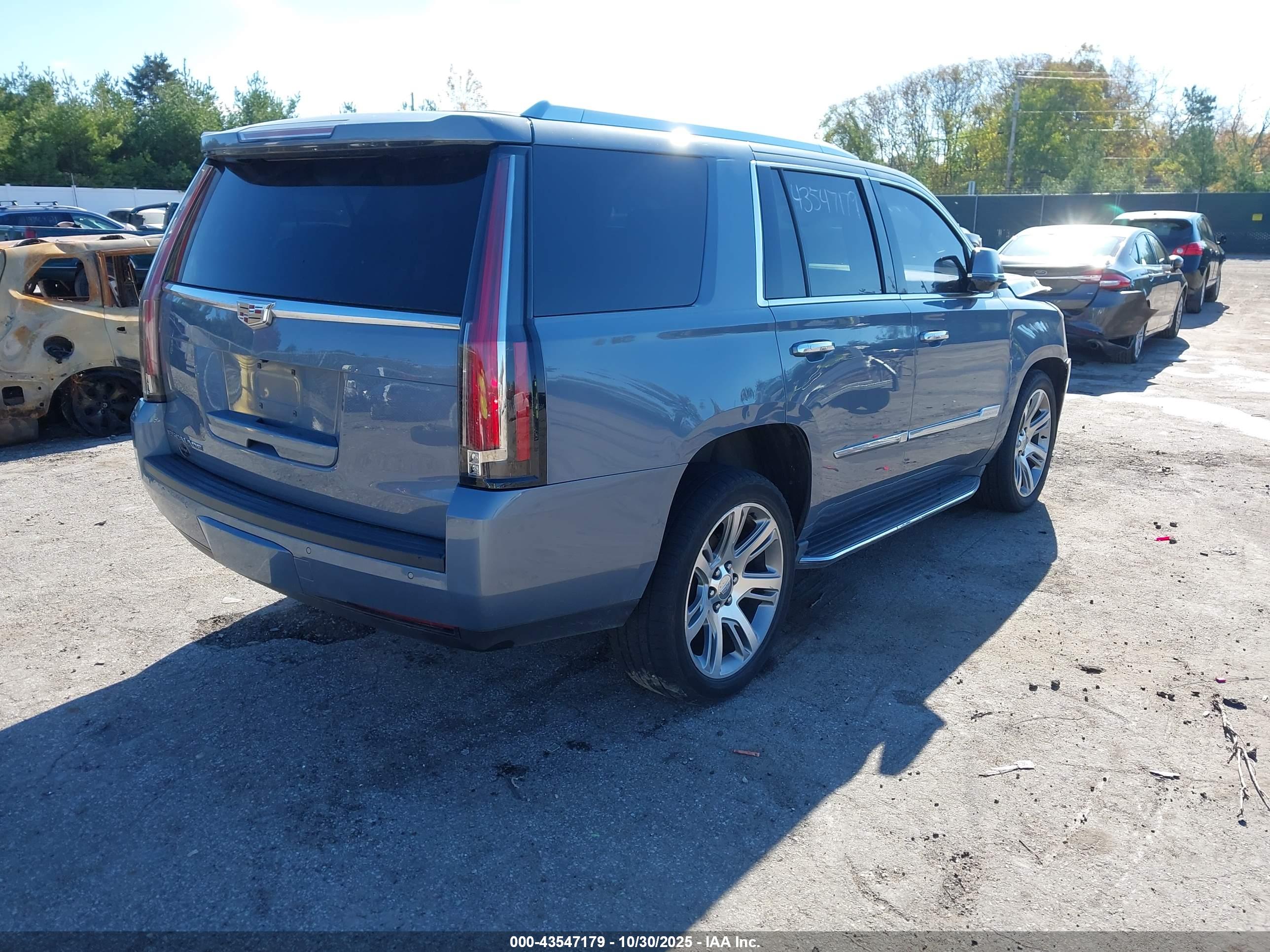 CADILLAC ESCALADE image 4