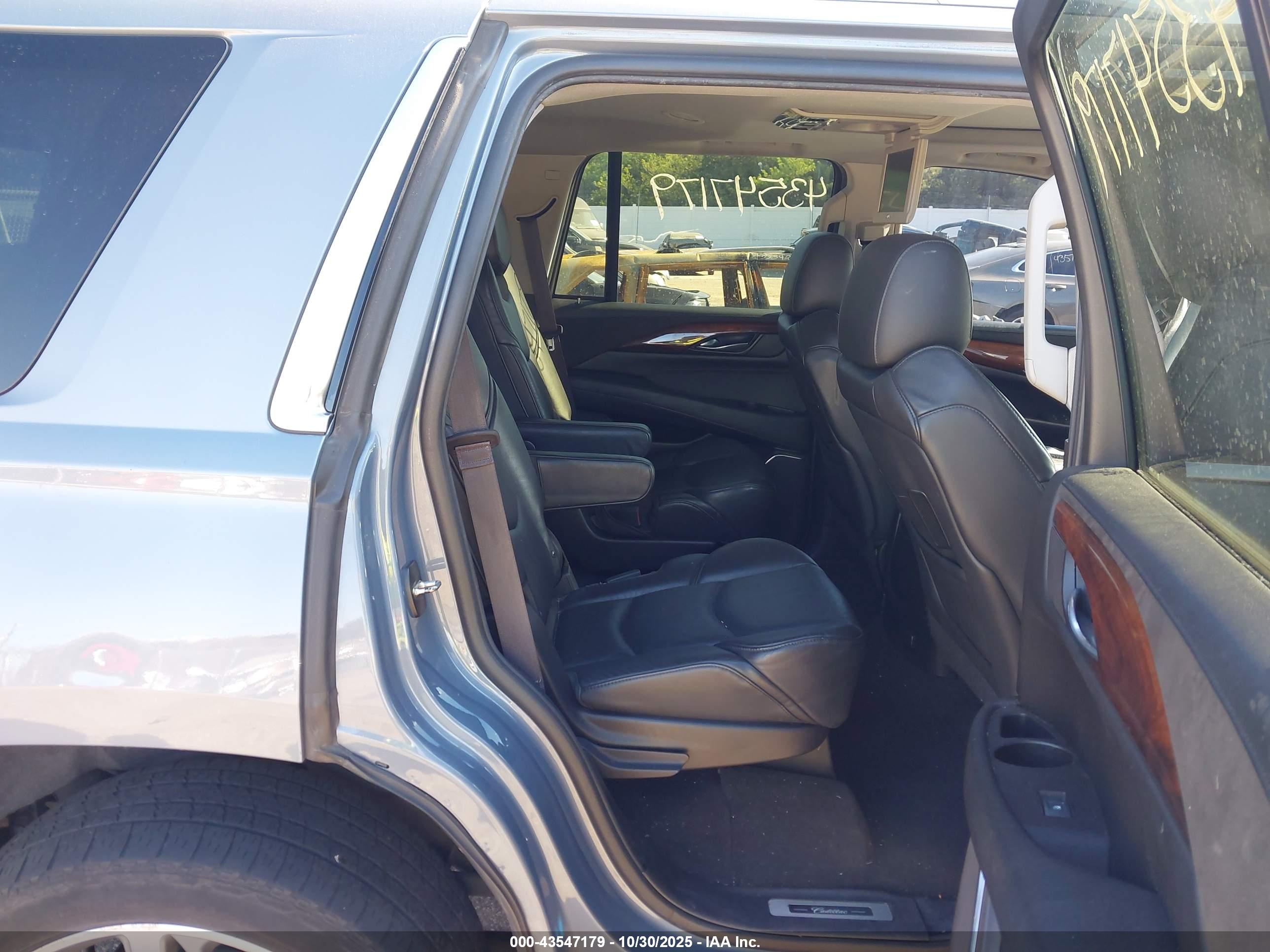 CADILLAC ESCALADE image 8