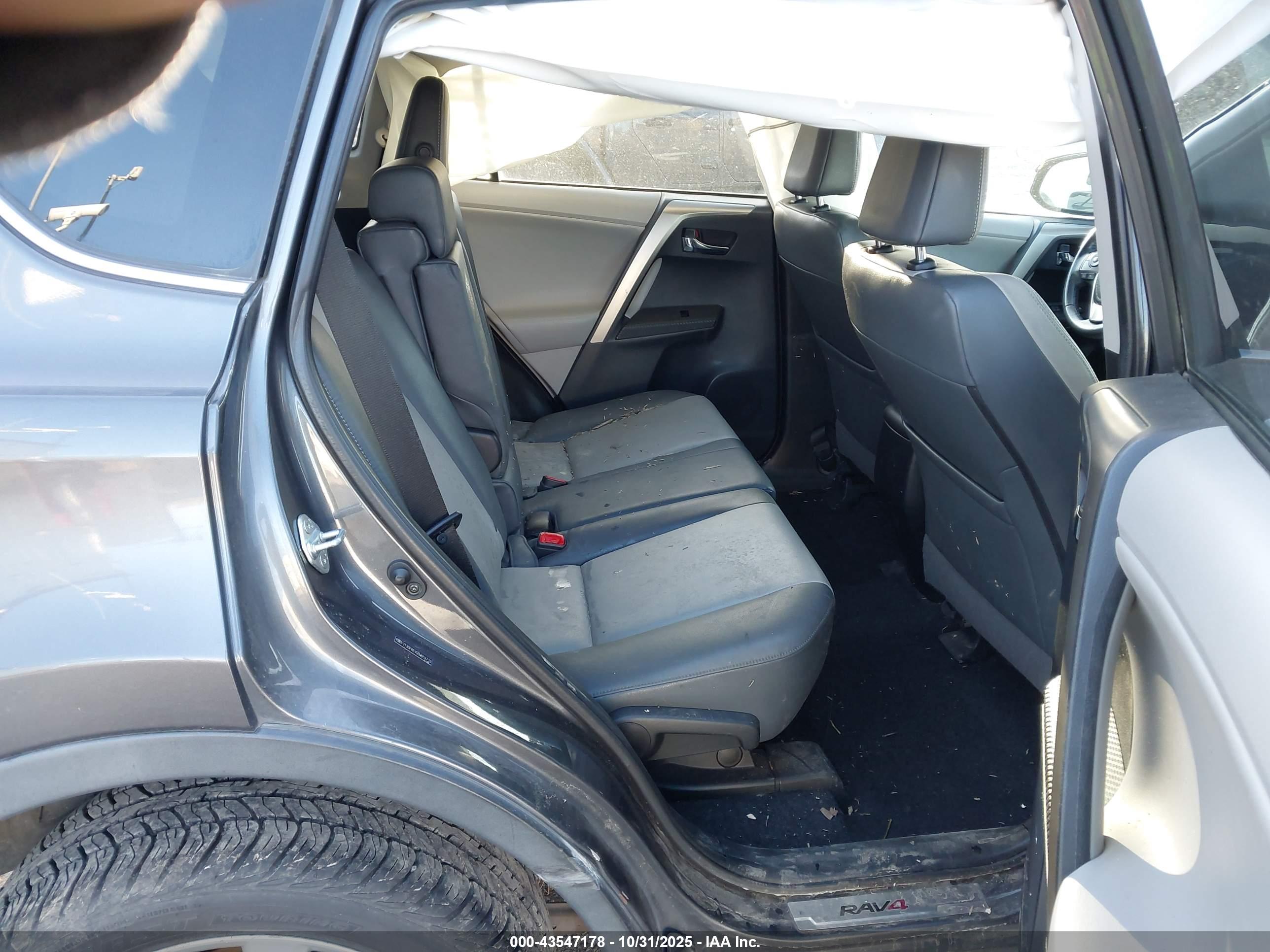 TOYOTA RAV4 image 8