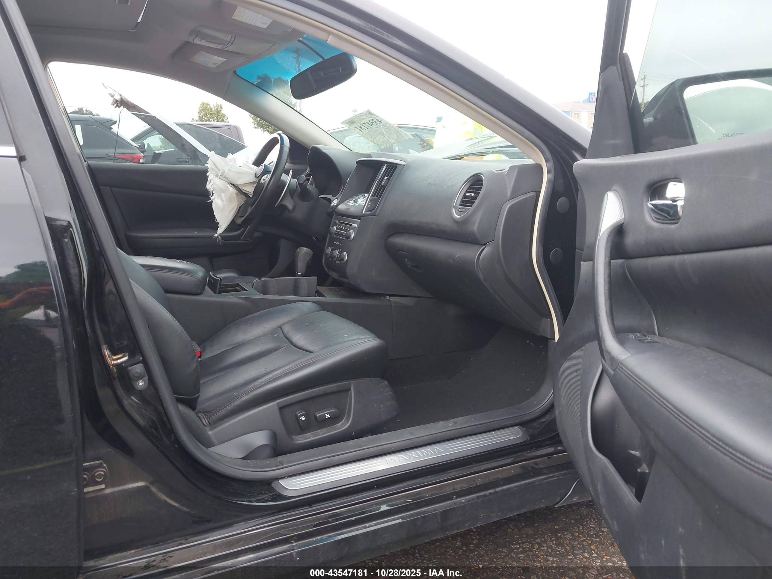 NISSAN MAXIMA image 5