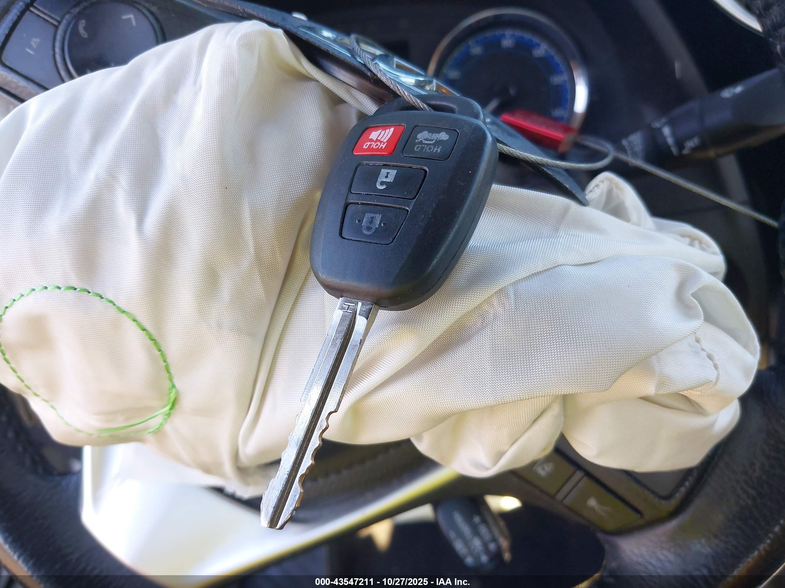 TOYOTA COROLLA image 11