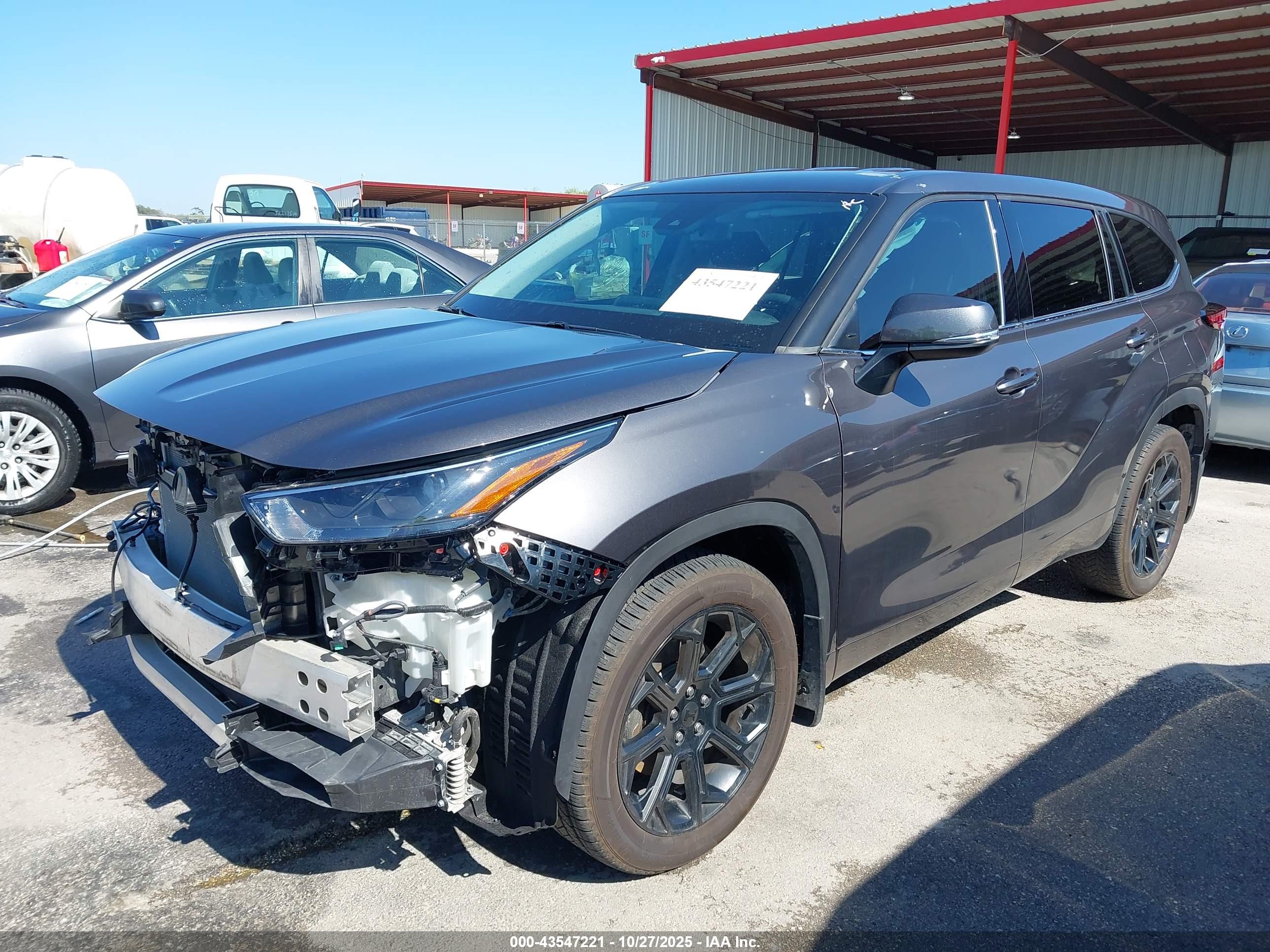 TOYOTA HIGHLANDER image 2