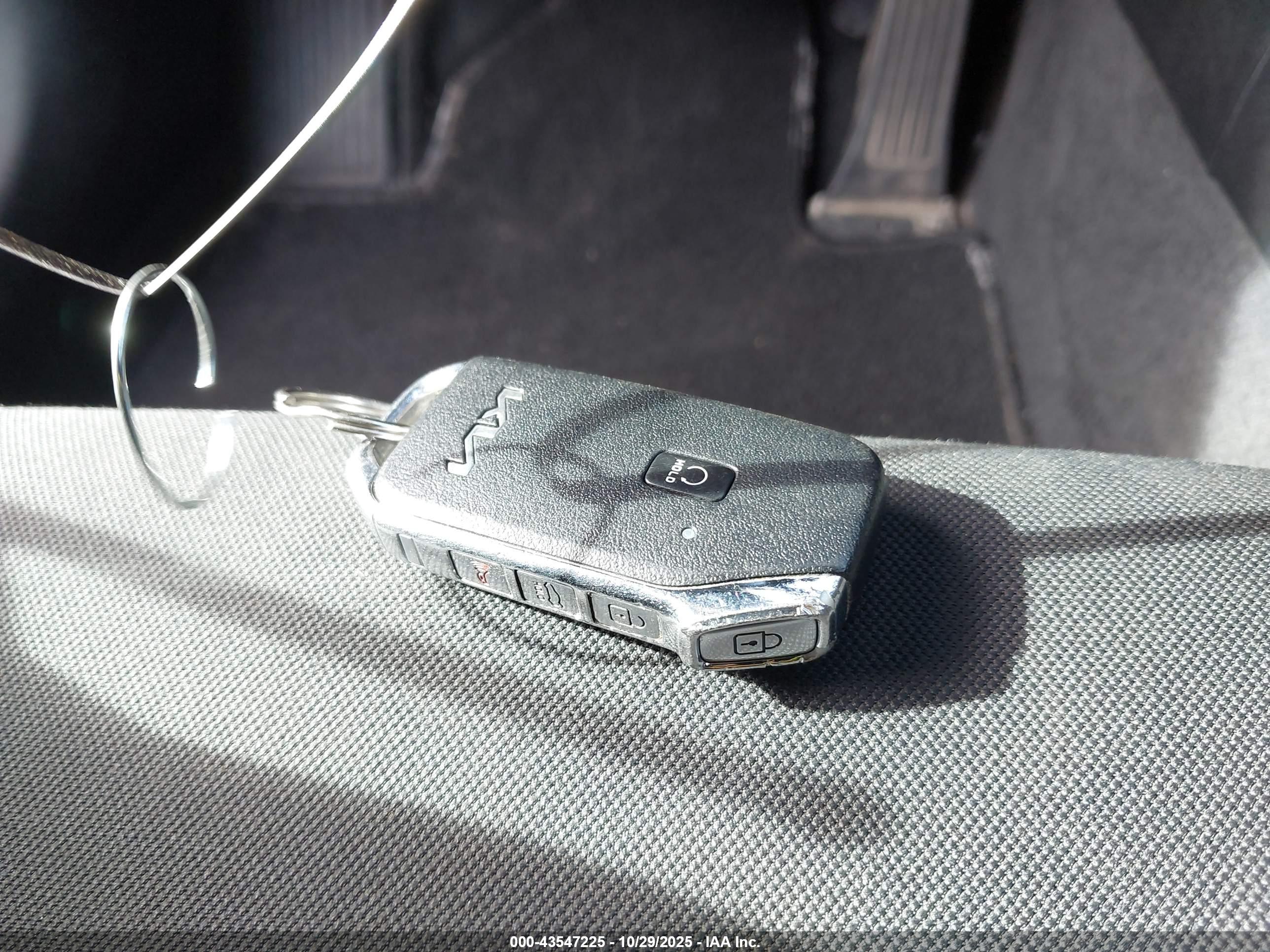 KIA K5 image 11