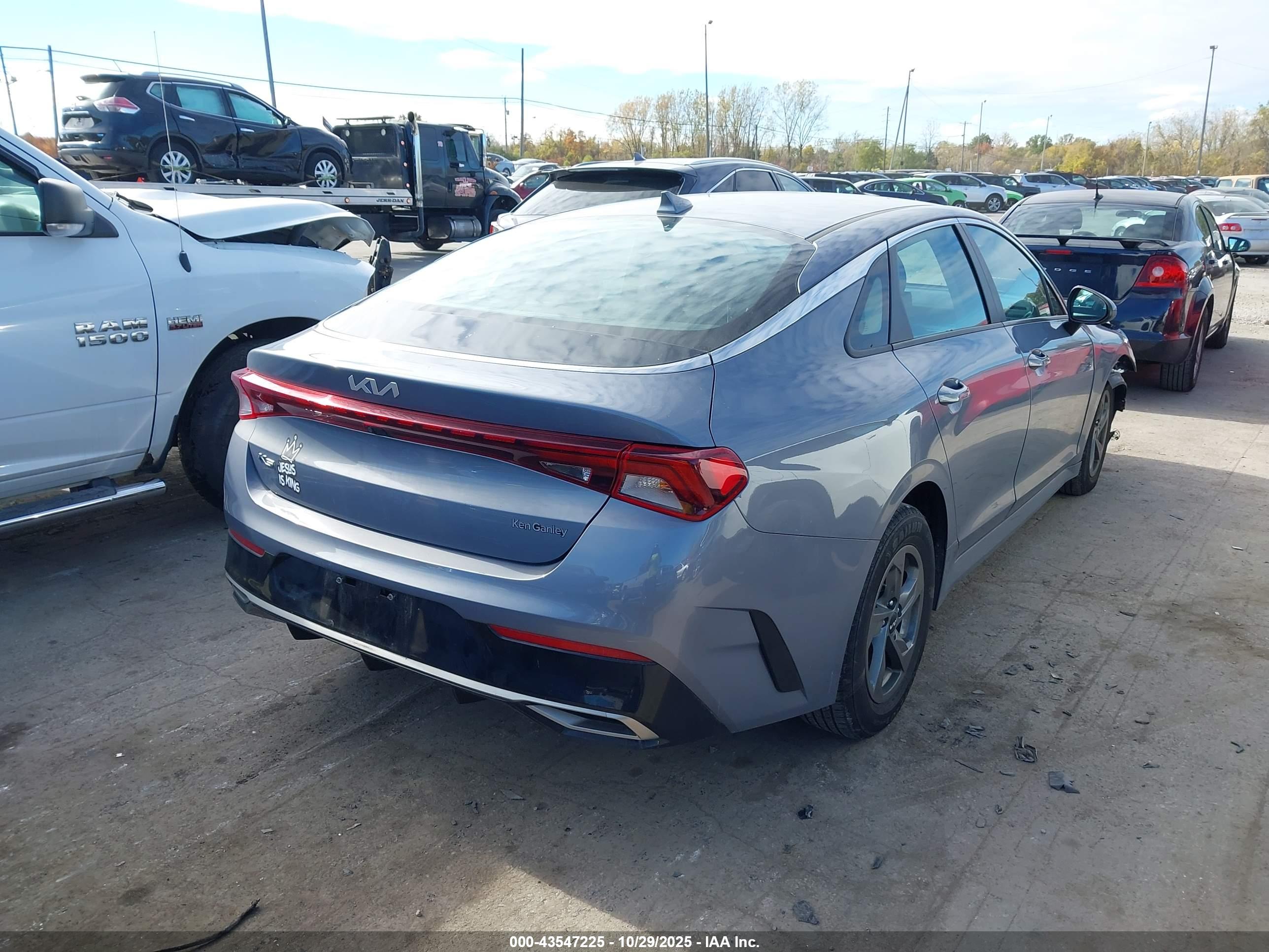 KIA K5 image 4