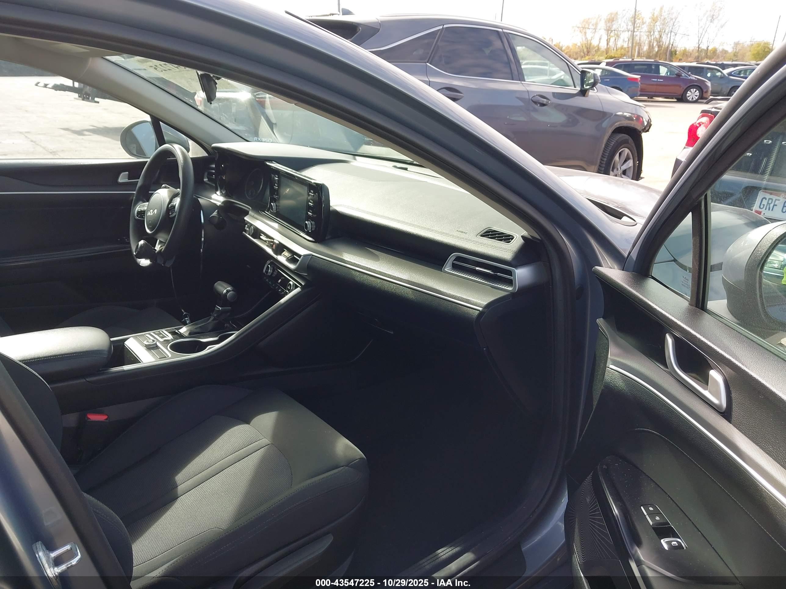 KIA K5 image 5
