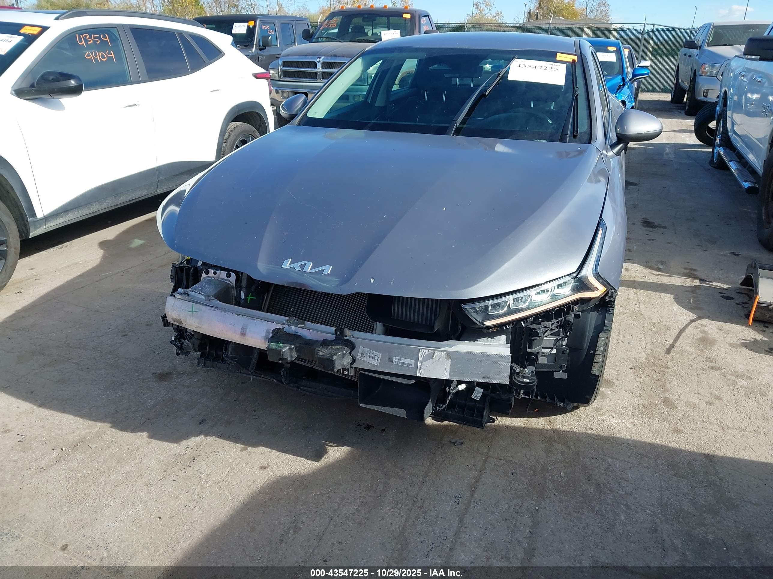 KIA K5 image 6