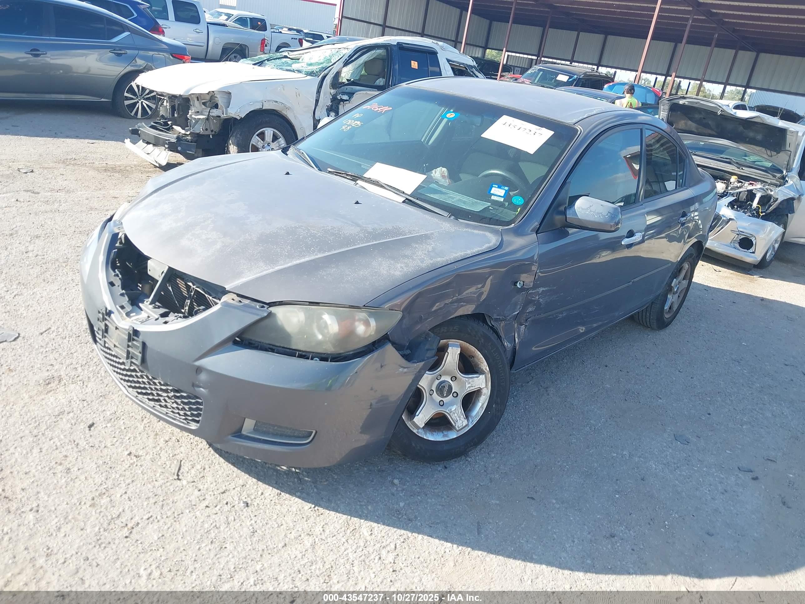 MAZDA MAZDA3 image 2