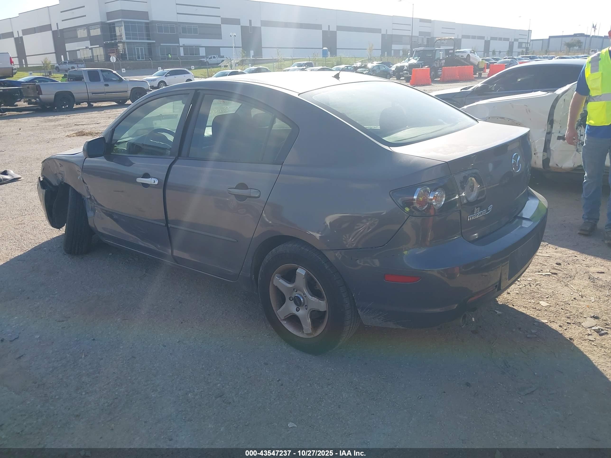 MAZDA MAZDA3 image 3