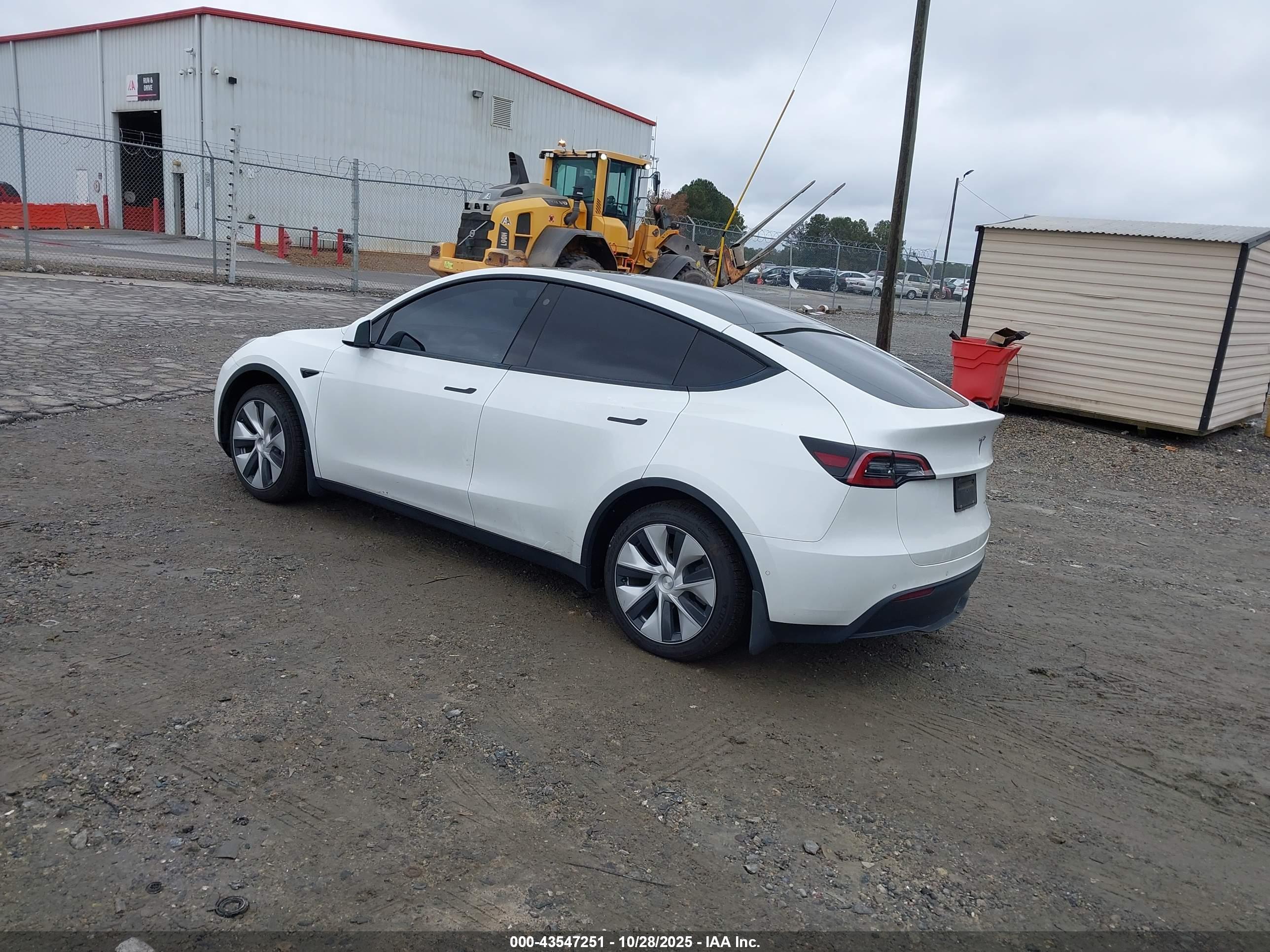 TESLA MODEL image 3
