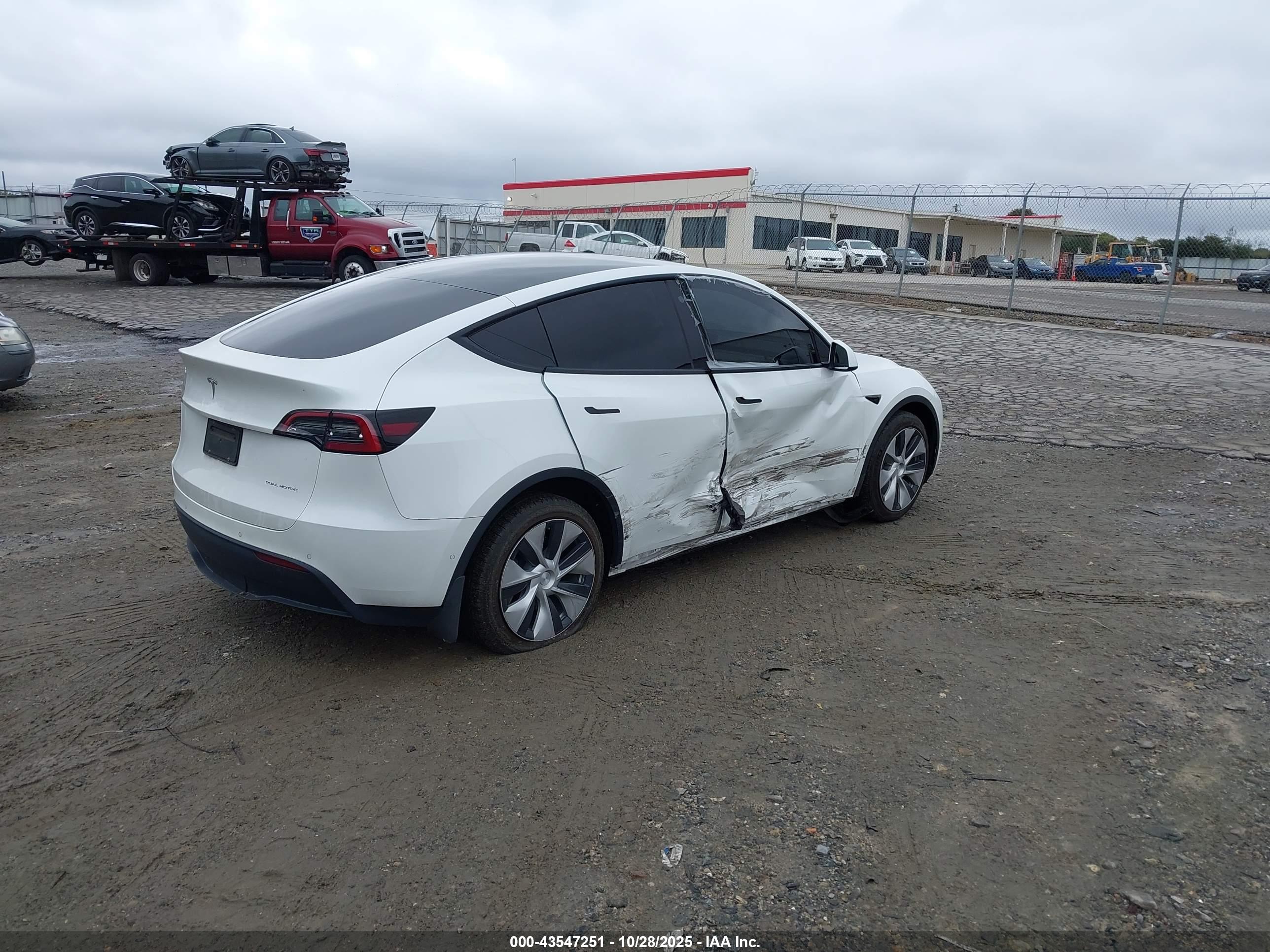 TESLA MODEL image 4