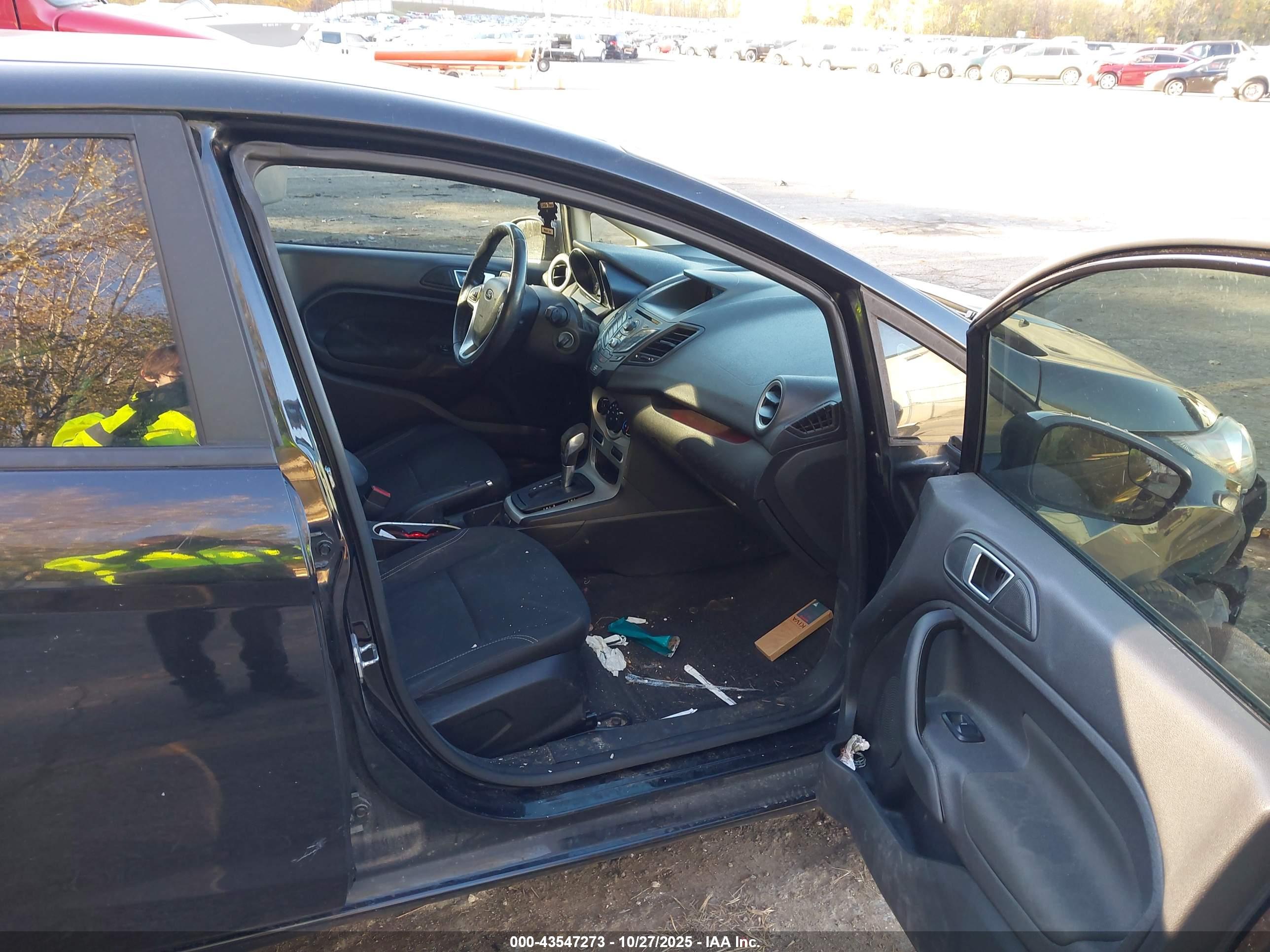FORD FIESTA image 5