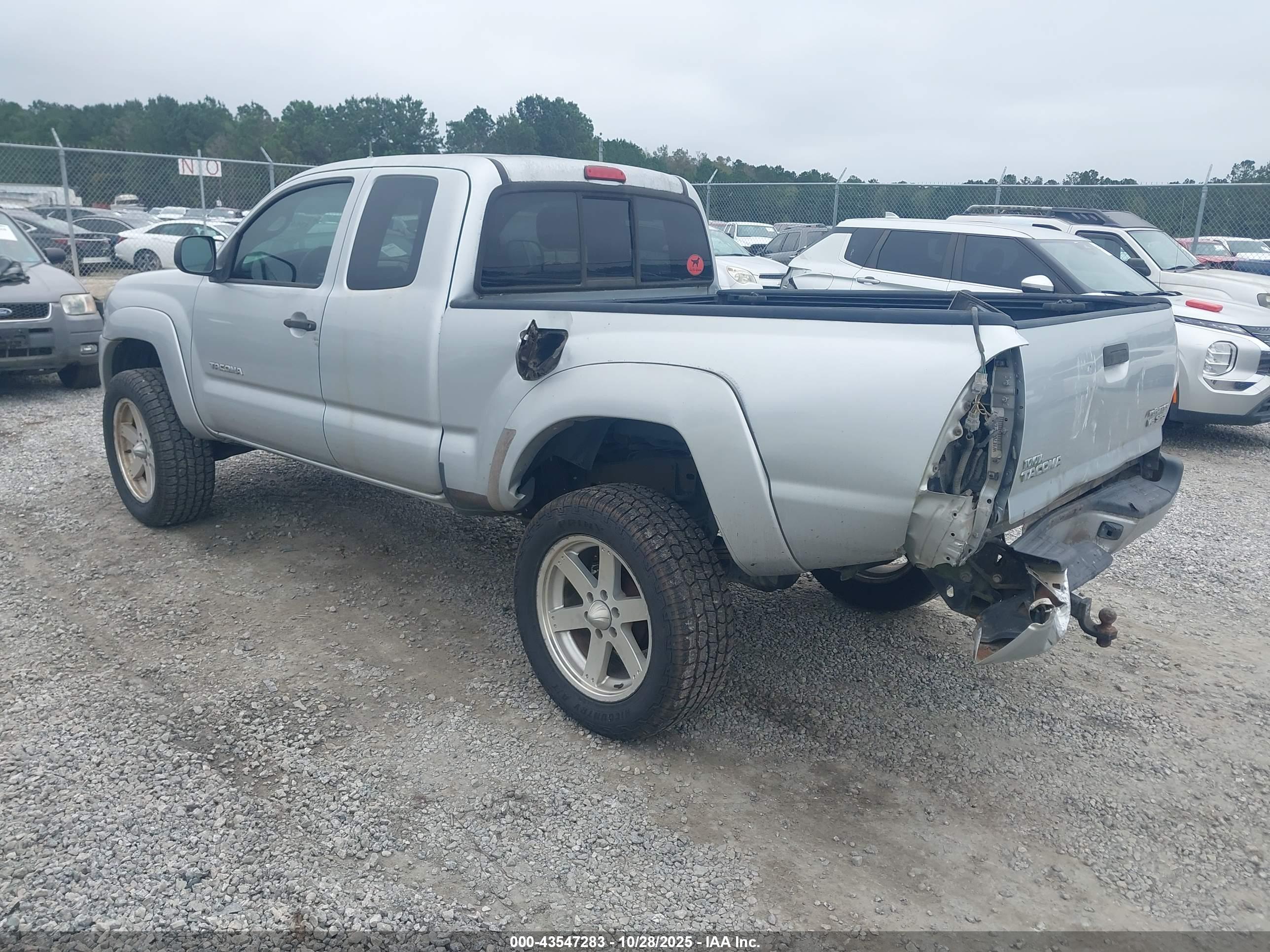 TOYOTA TACOMA image 3