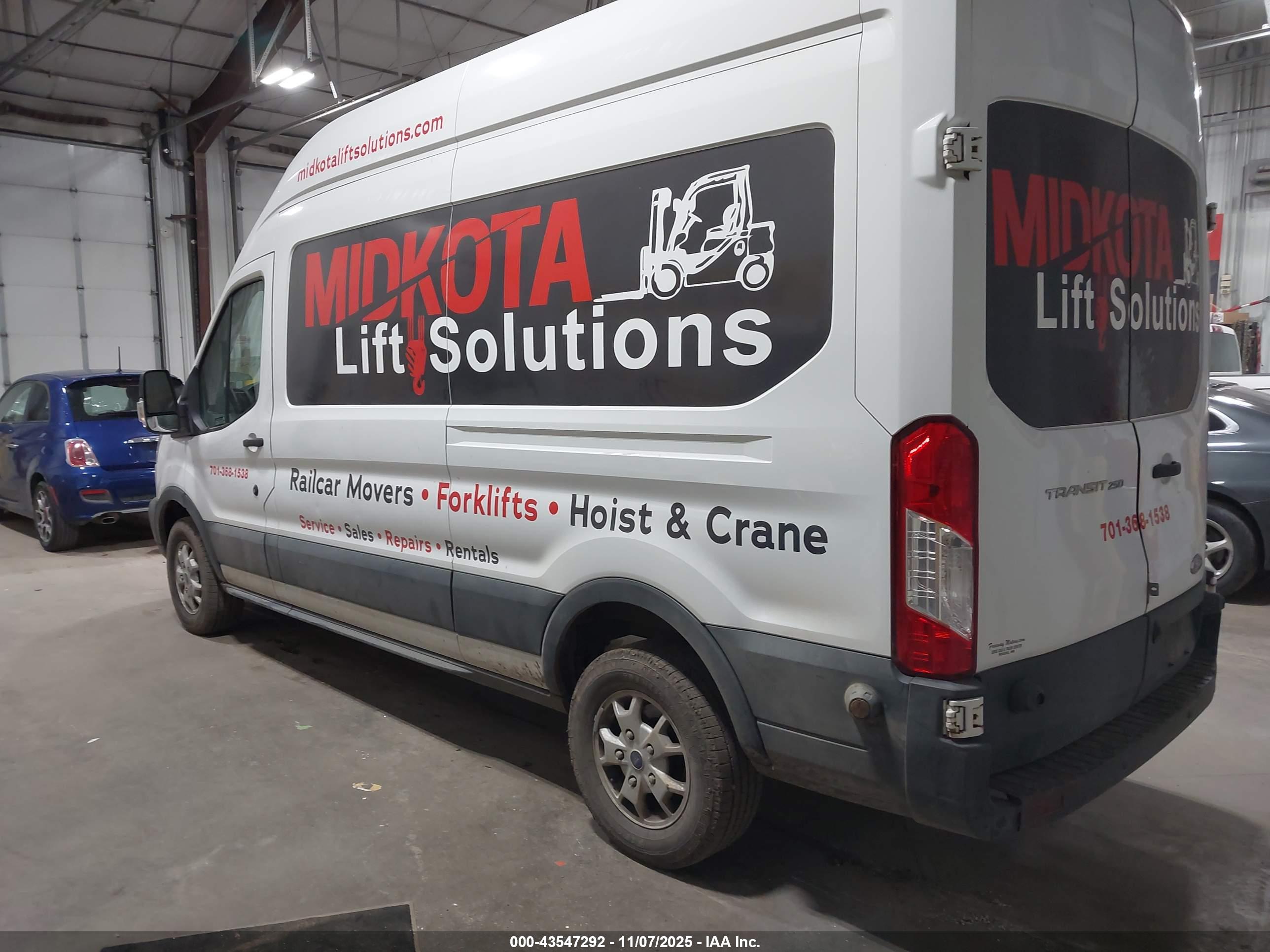 FORD TRANSIT-250 image 3