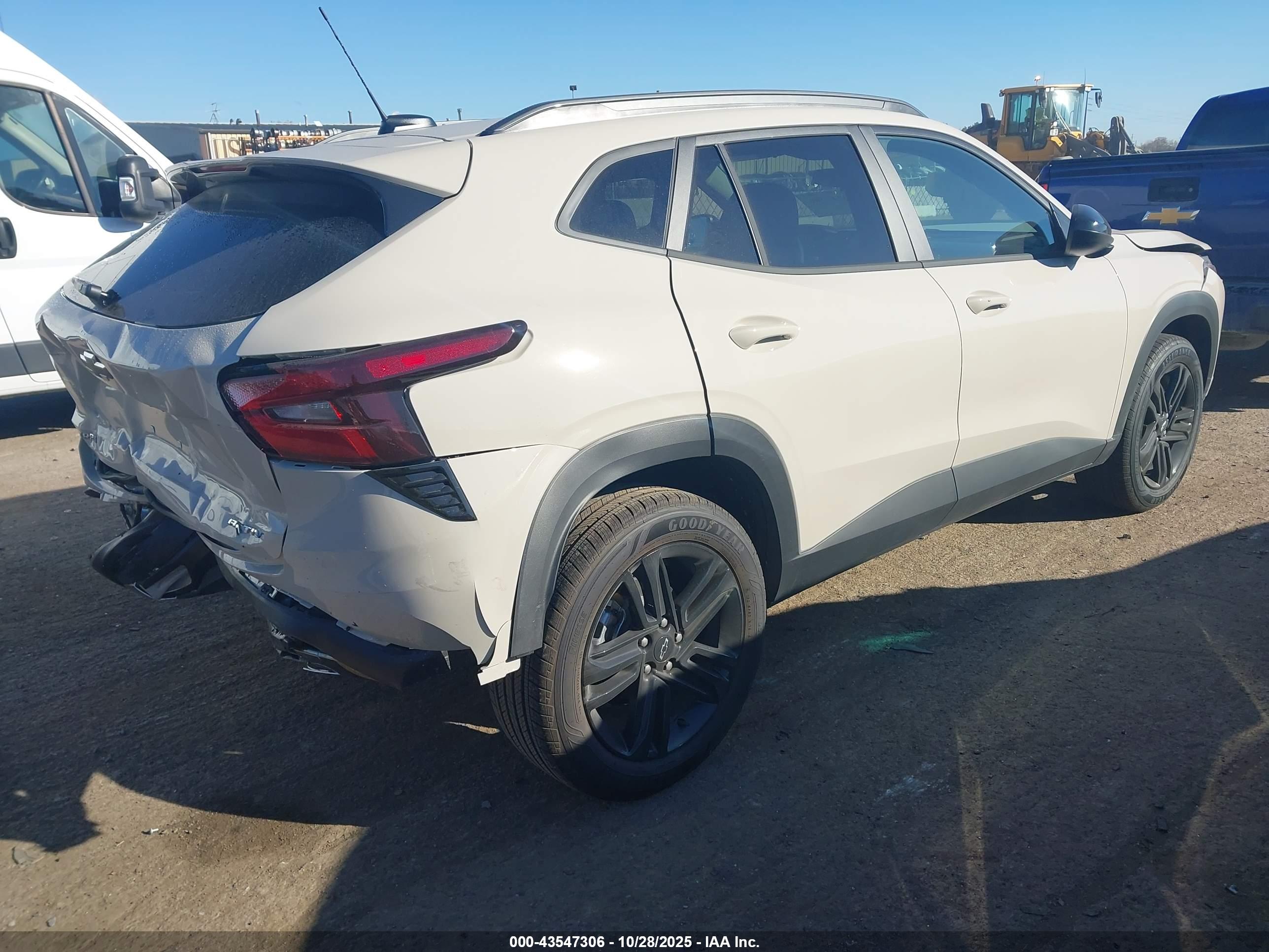 CHEVROLET TRAX image 4