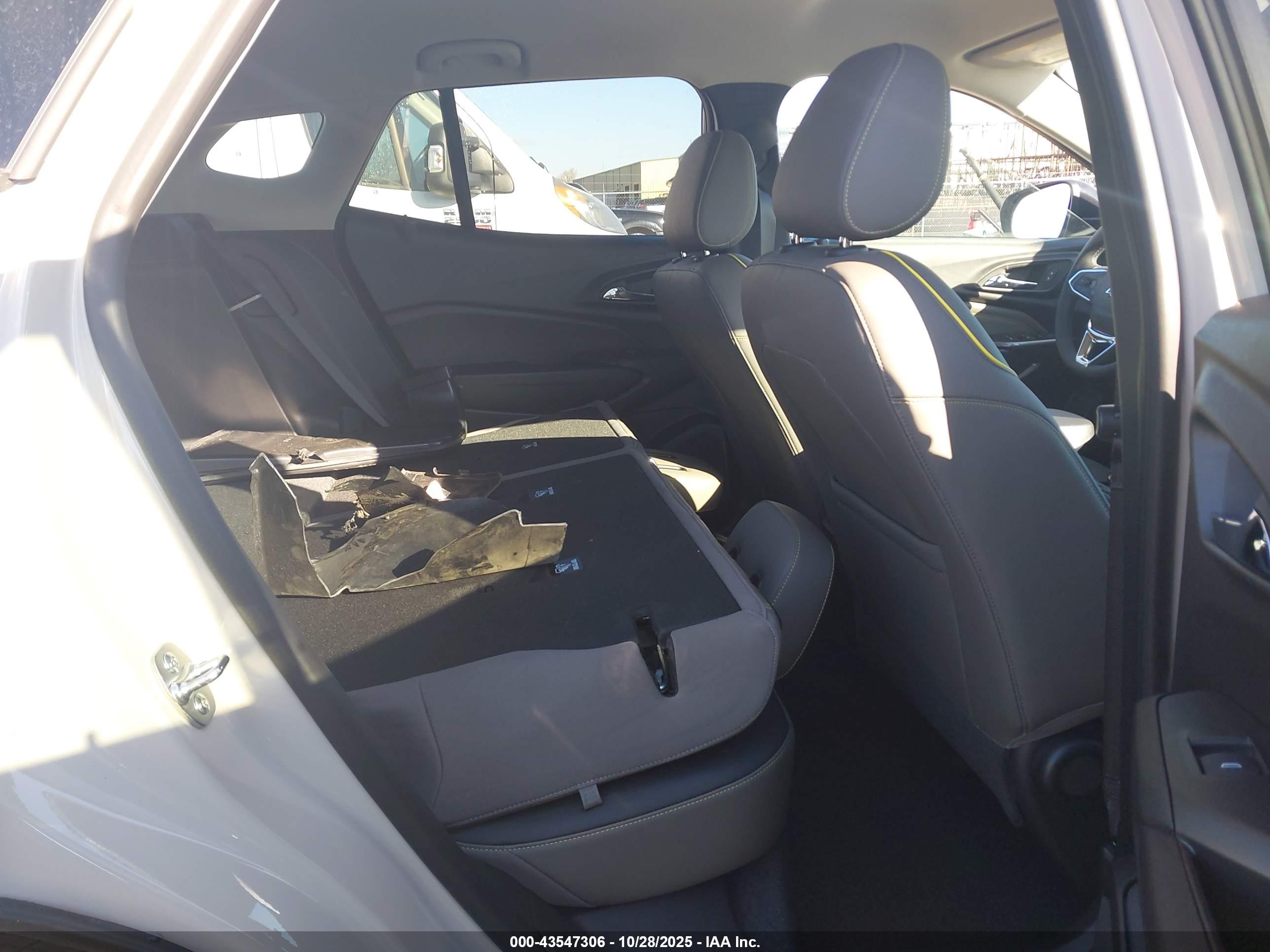 CHEVROLET TRAX image 8