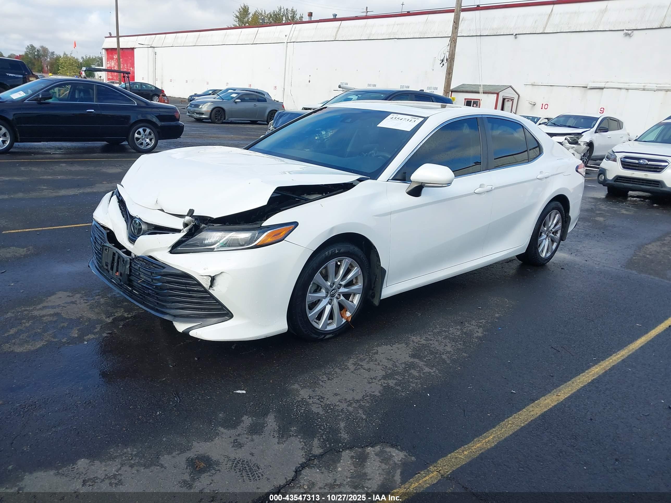 TOYOTA CAMRY image 2
