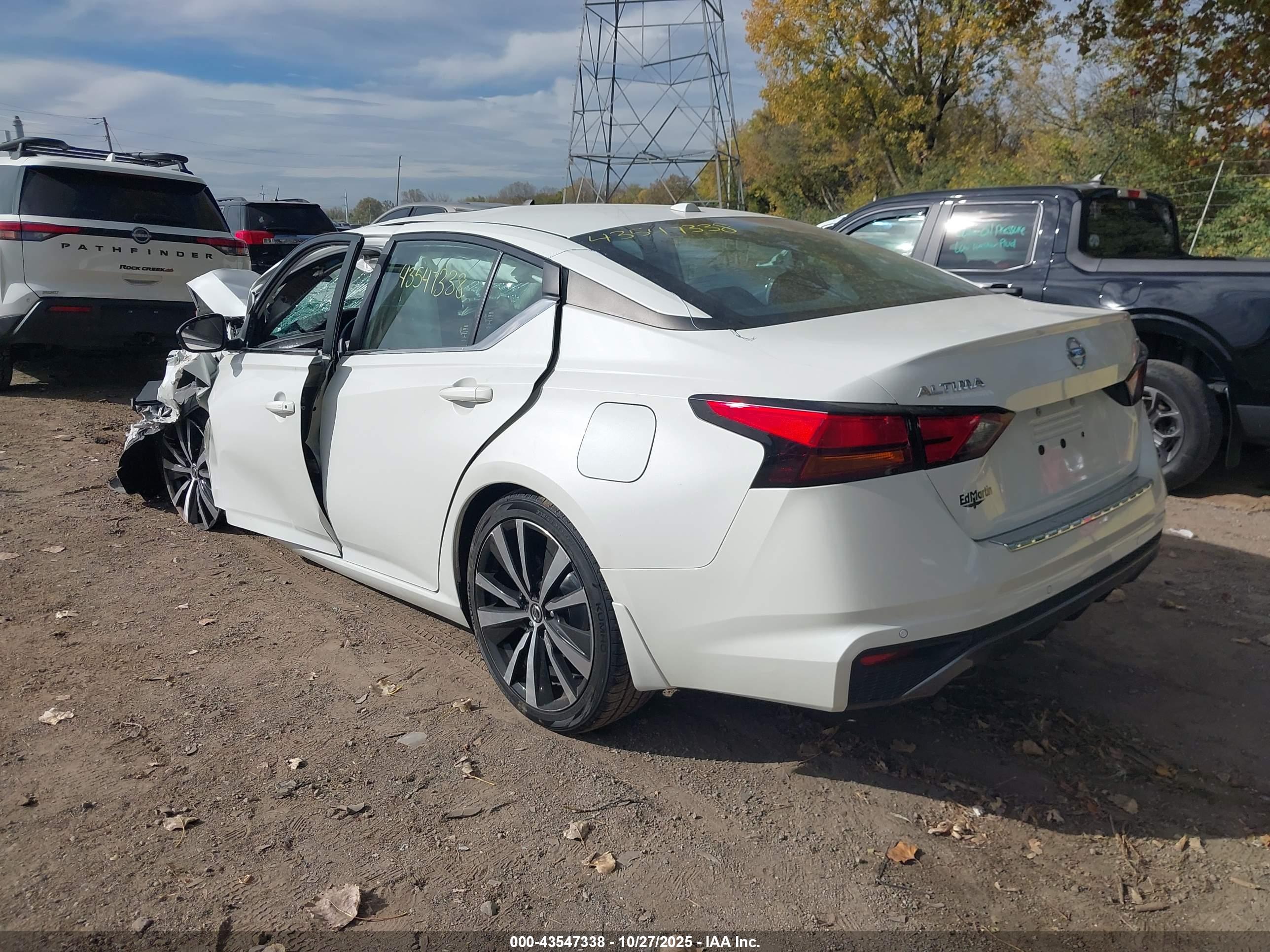 NISSAN ALTIMA image 3