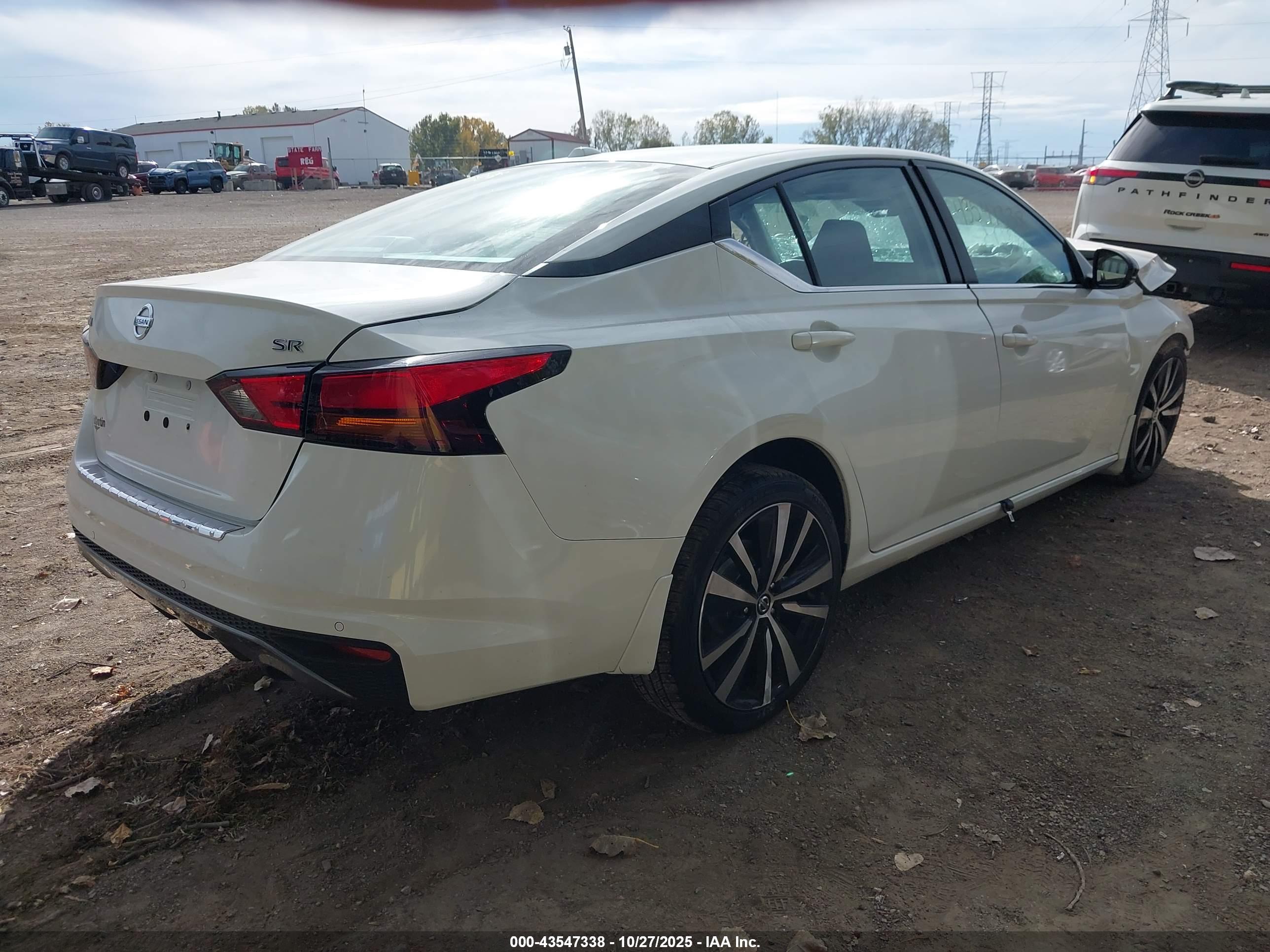 NISSAN ALTIMA image 4