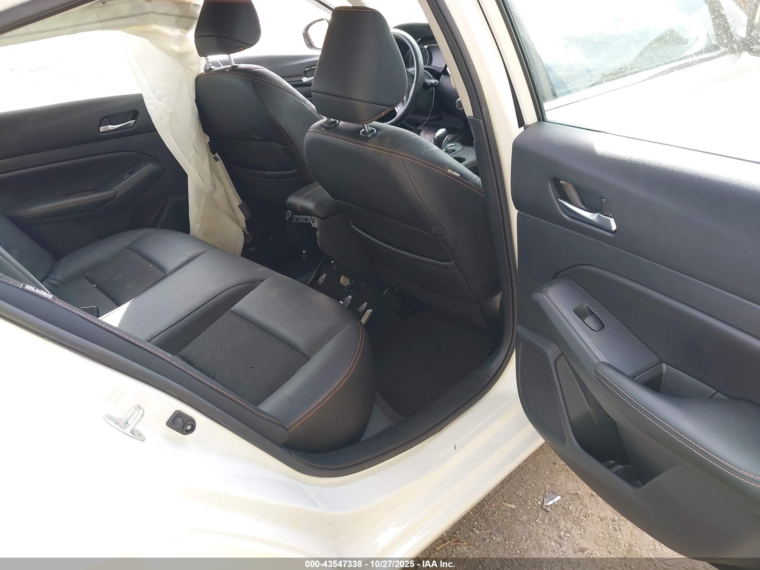 NISSAN ALTIMA image 8