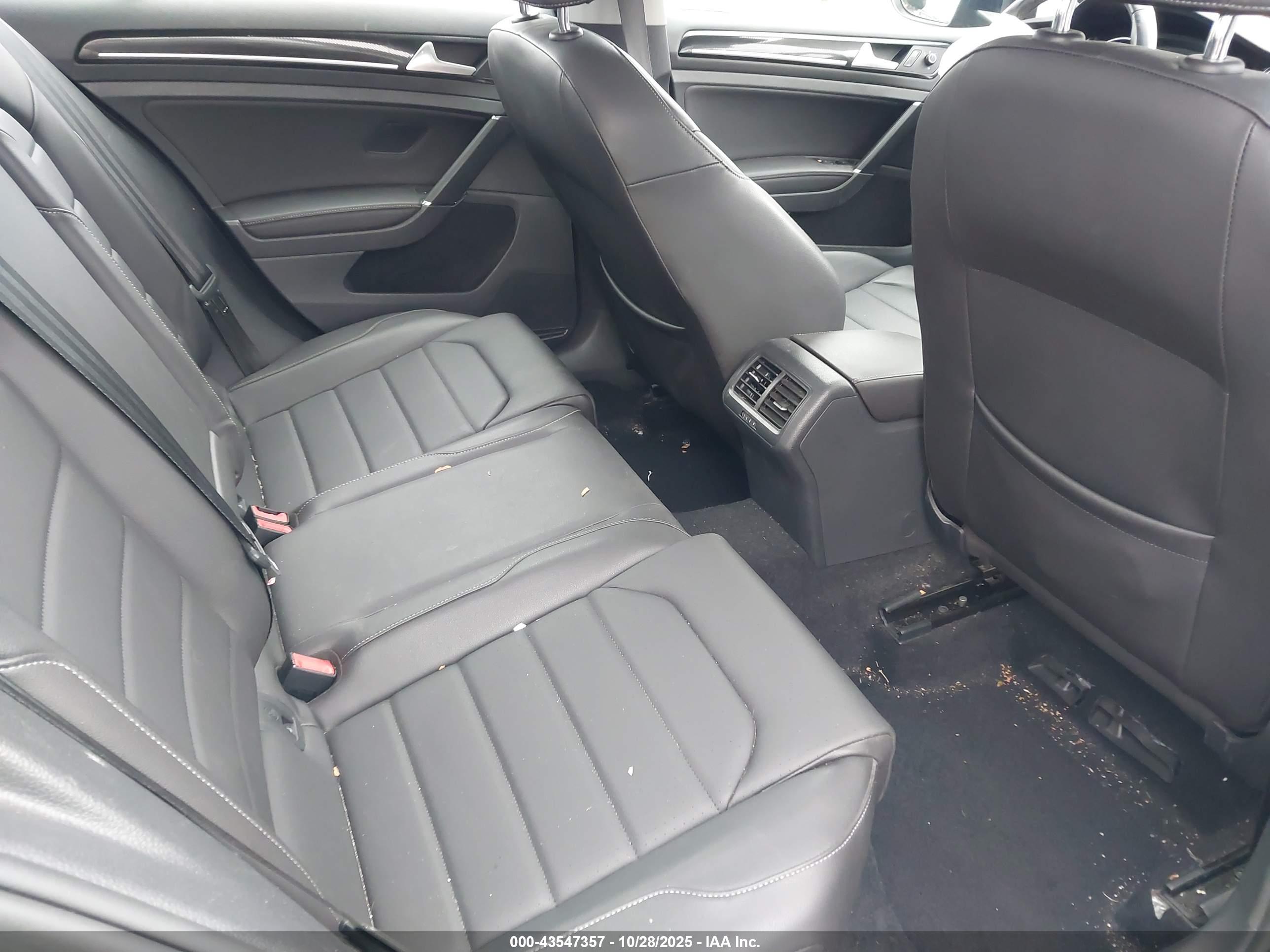 VOLKSWAGEN GOLF image 8