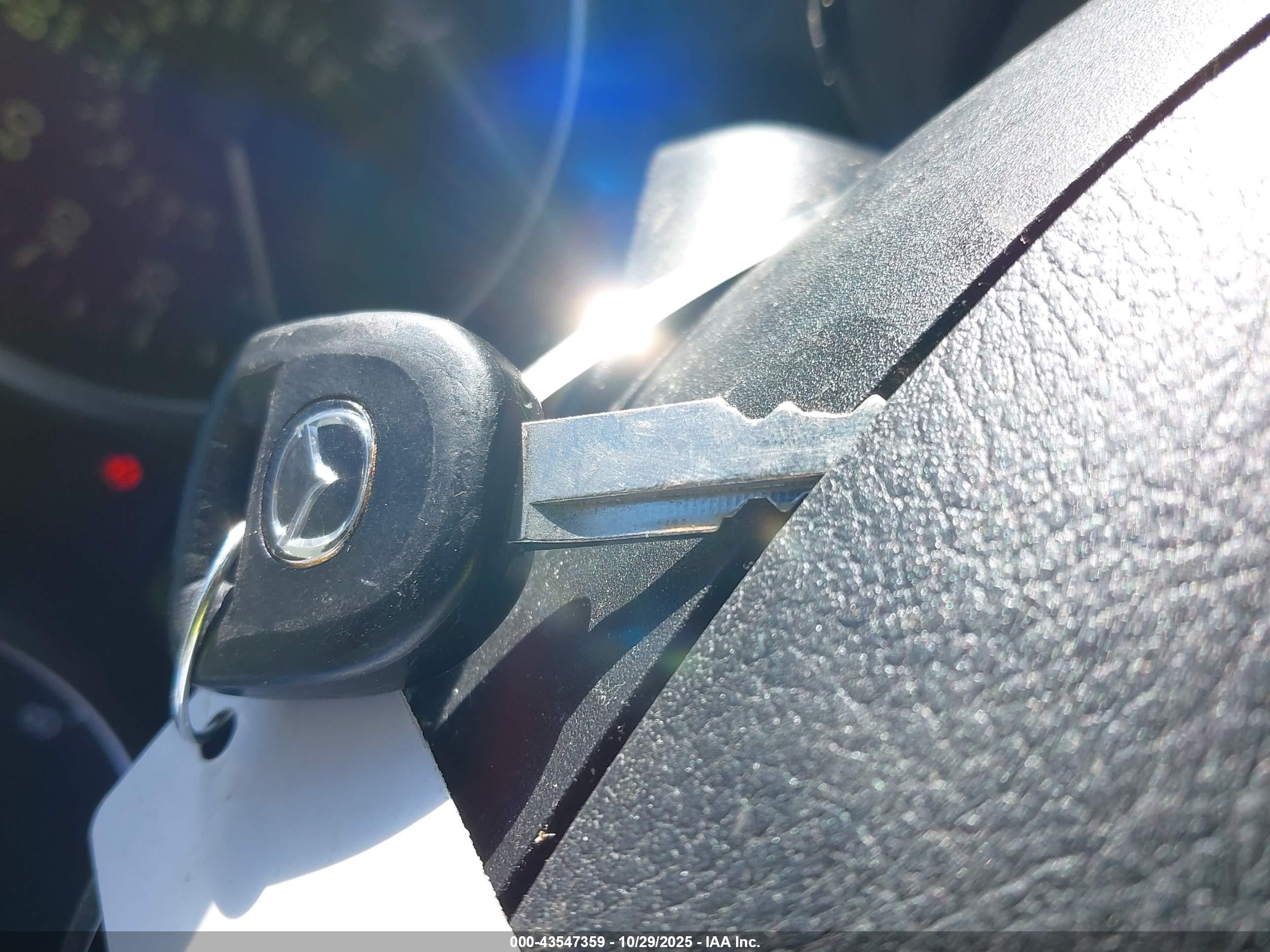 MAZDA MAZDA3 image 11