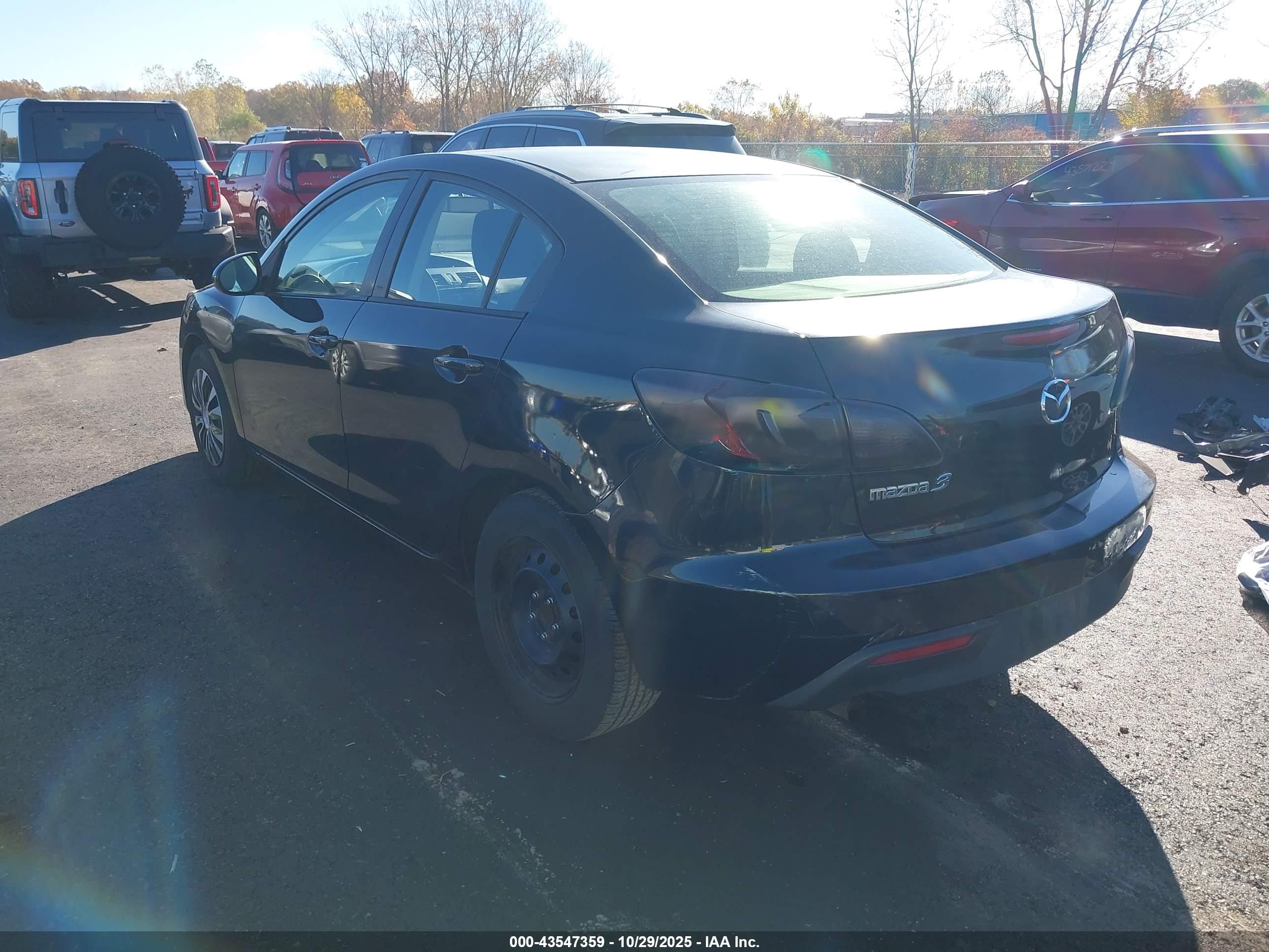 MAZDA MAZDA3 image 3