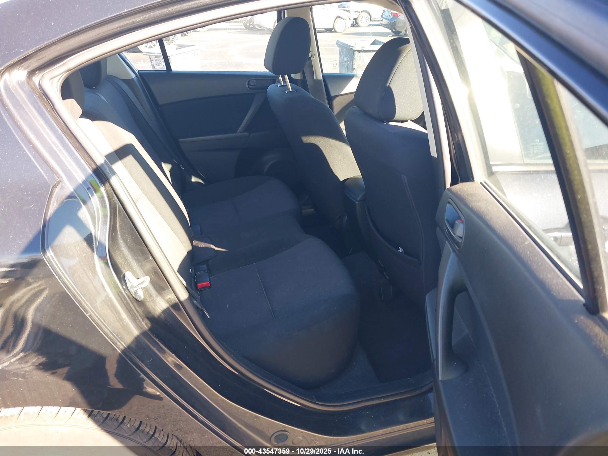 MAZDA MAZDA3 image 8