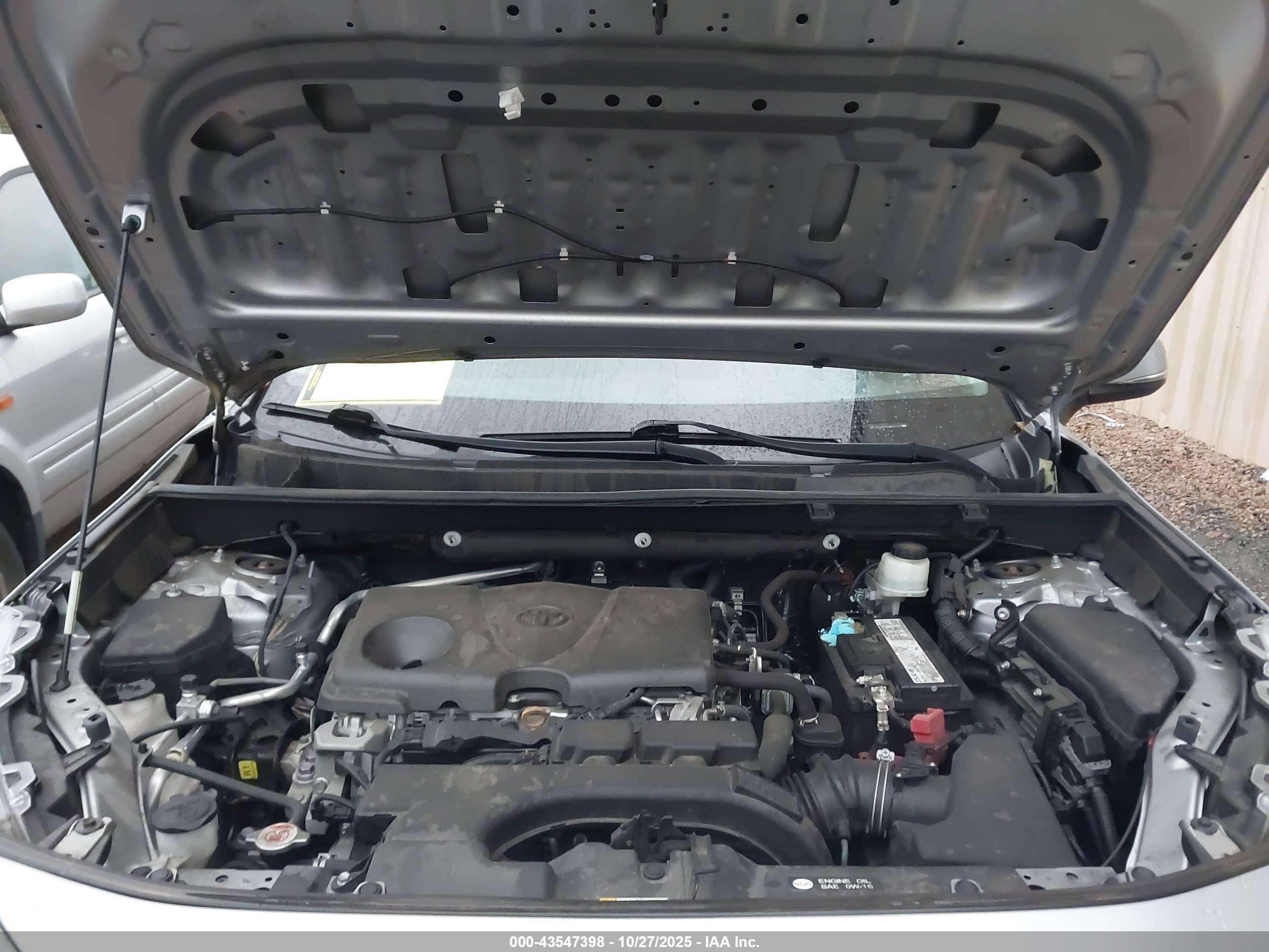 TOYOTA RAV4 image 10