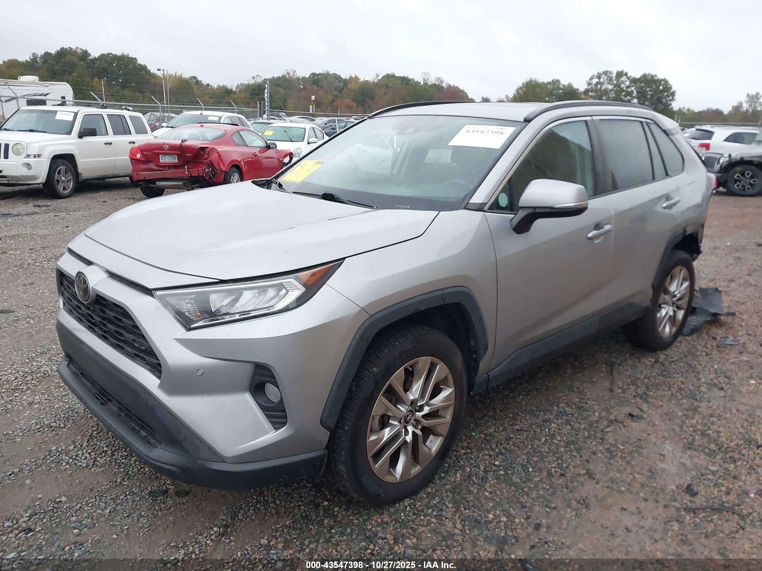 TOYOTA RAV4 image 2