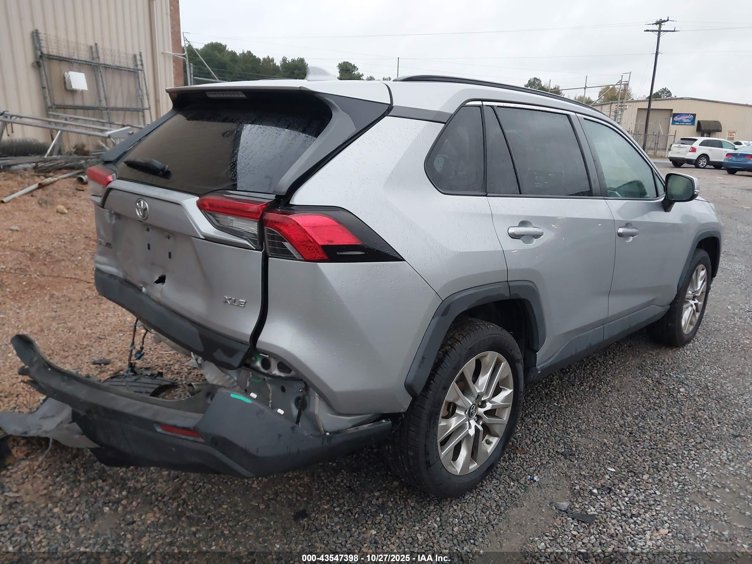TOYOTA RAV4 image 4
