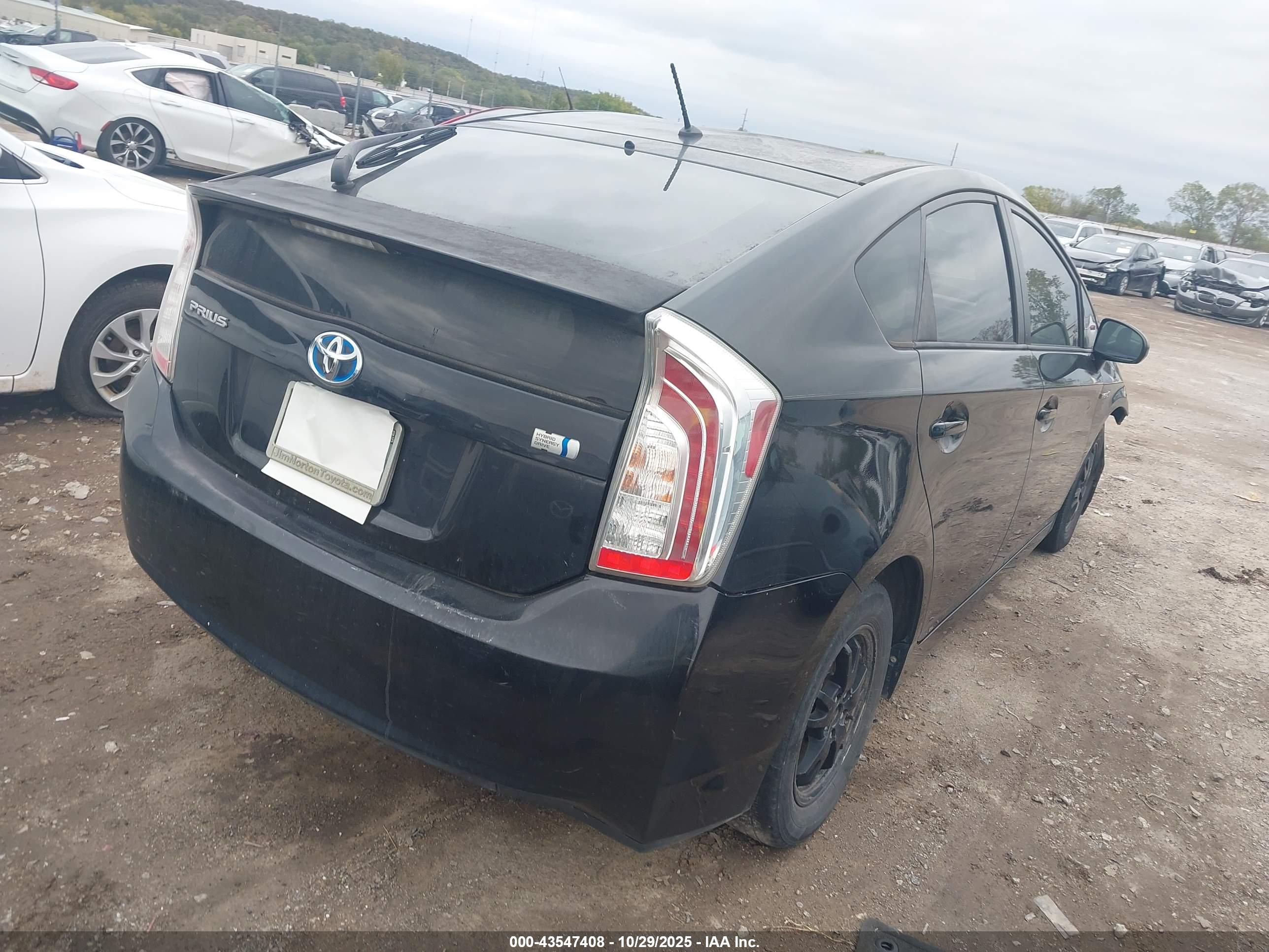 TOYOTA PRIUS image 4