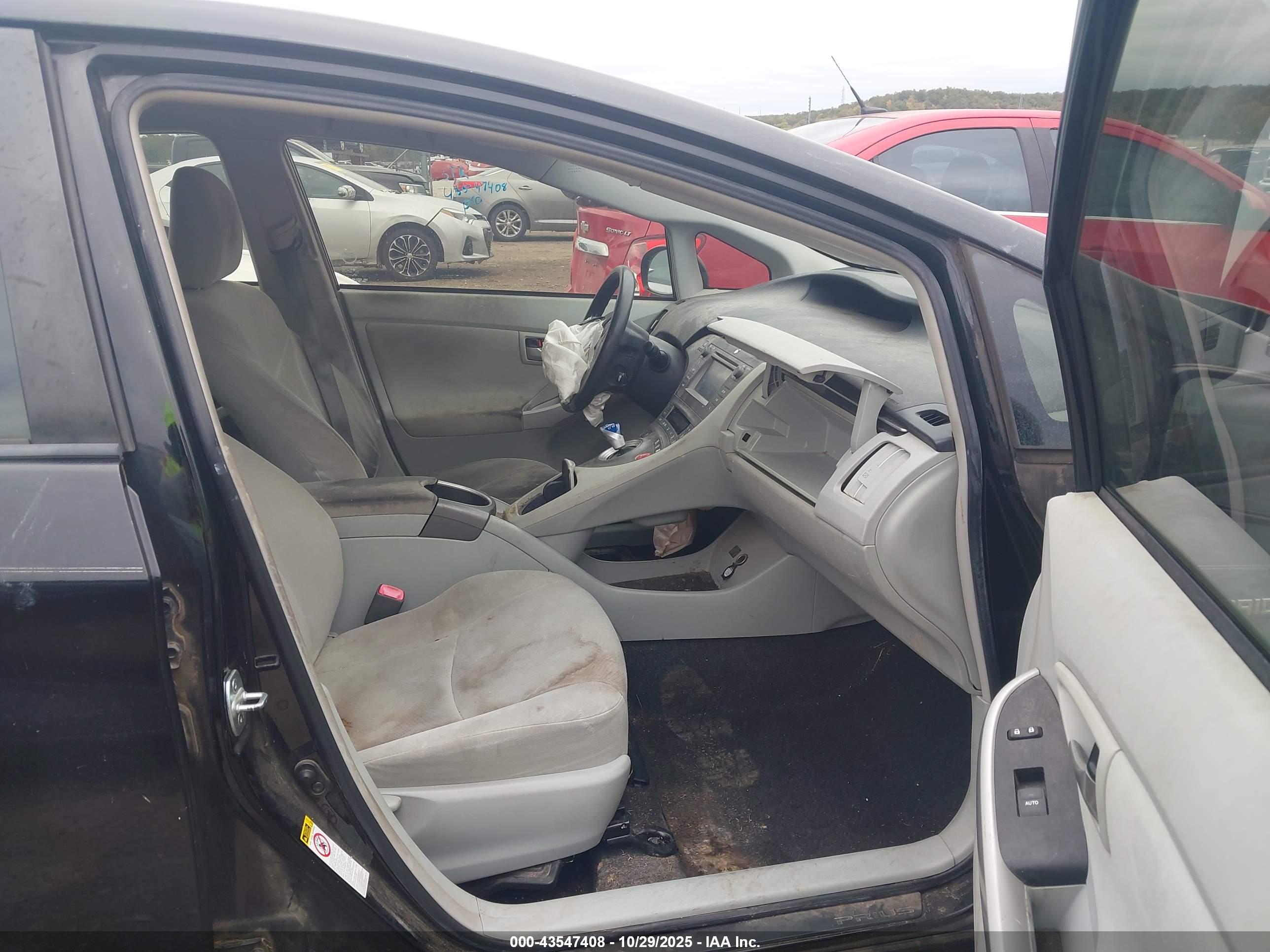 TOYOTA PRIUS image 5