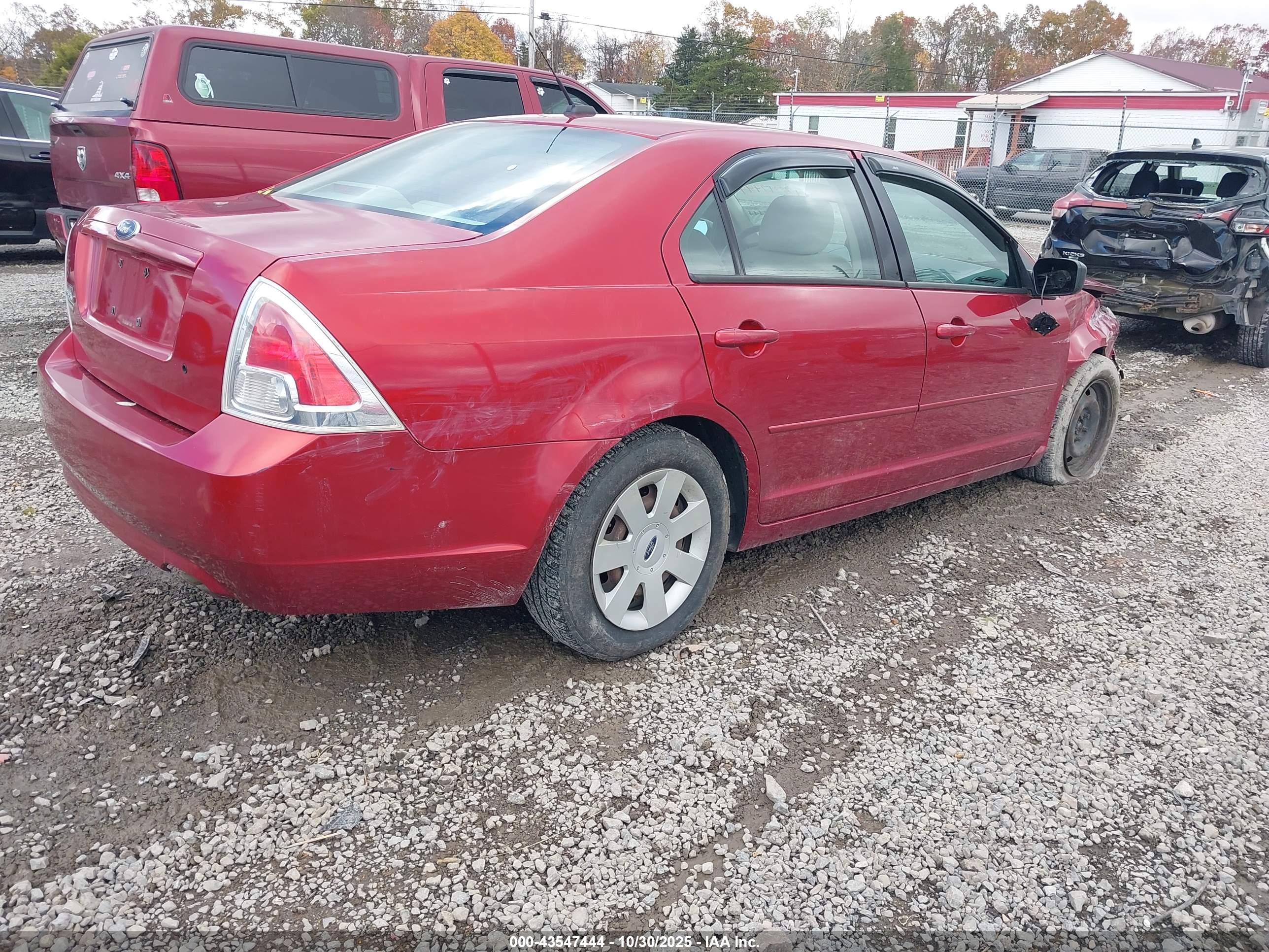 FORD FUSION image 4