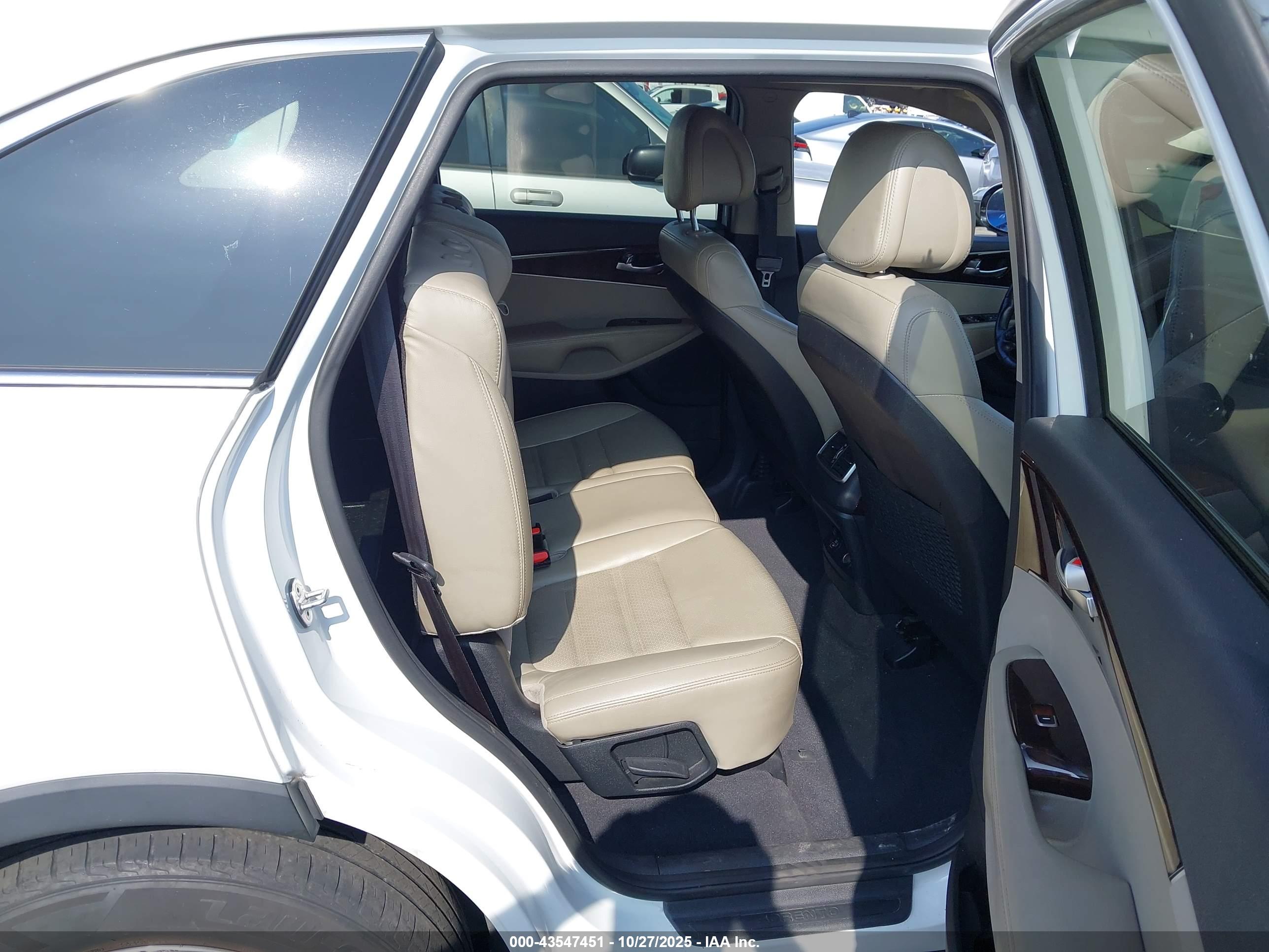 KIA SORENTO image 8