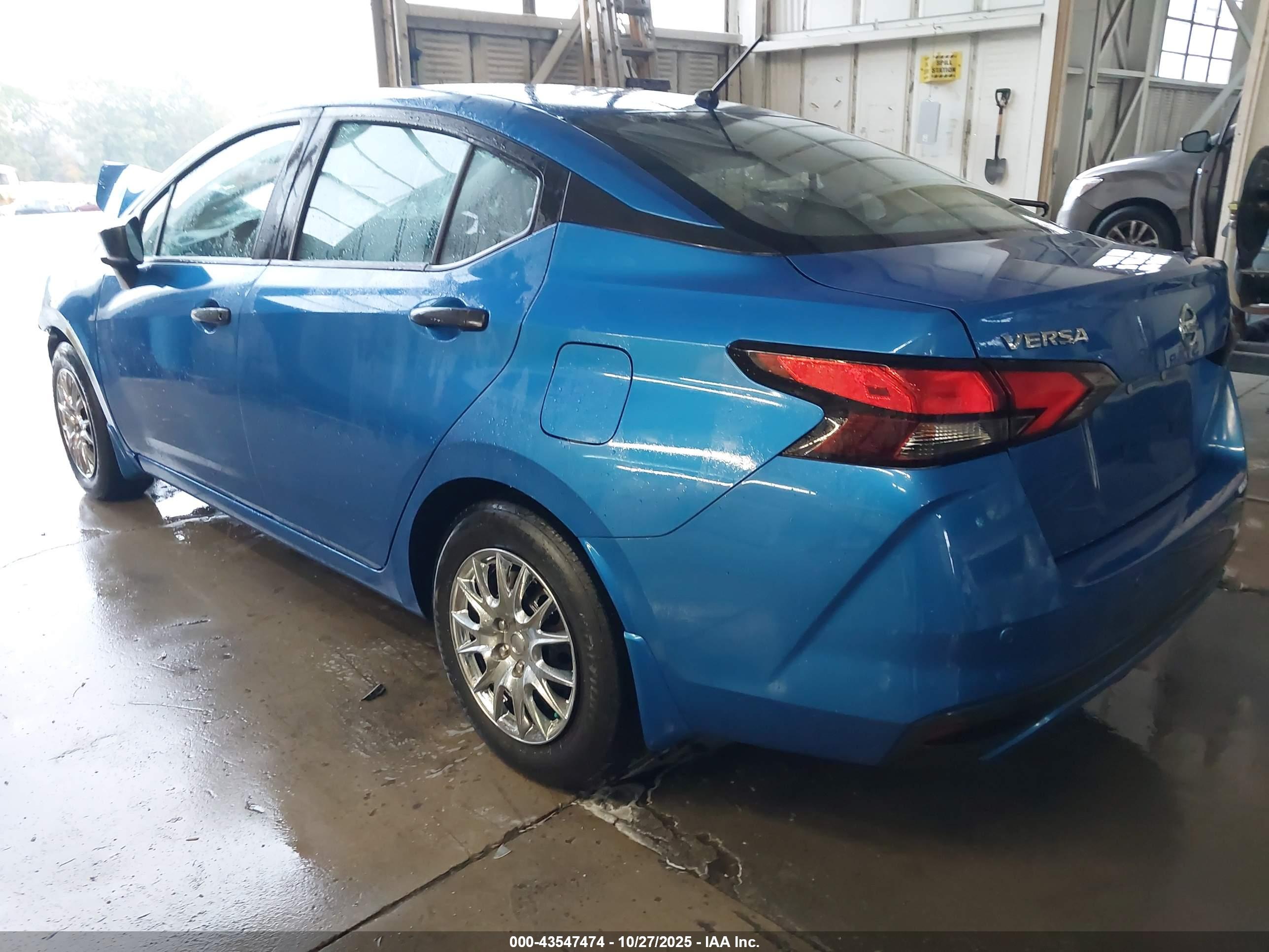 NISSAN VERSA image 3
