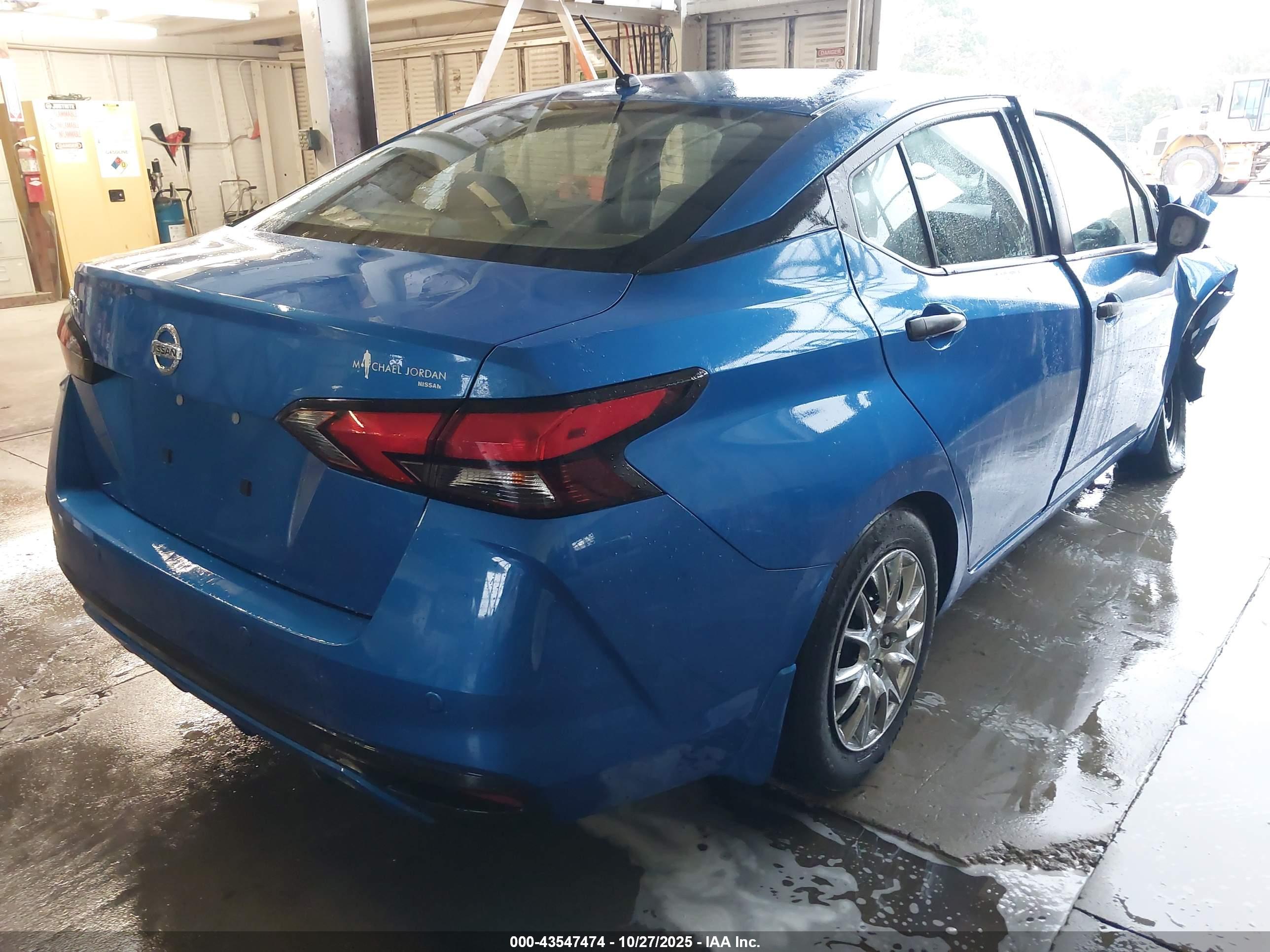 NISSAN VERSA image 4